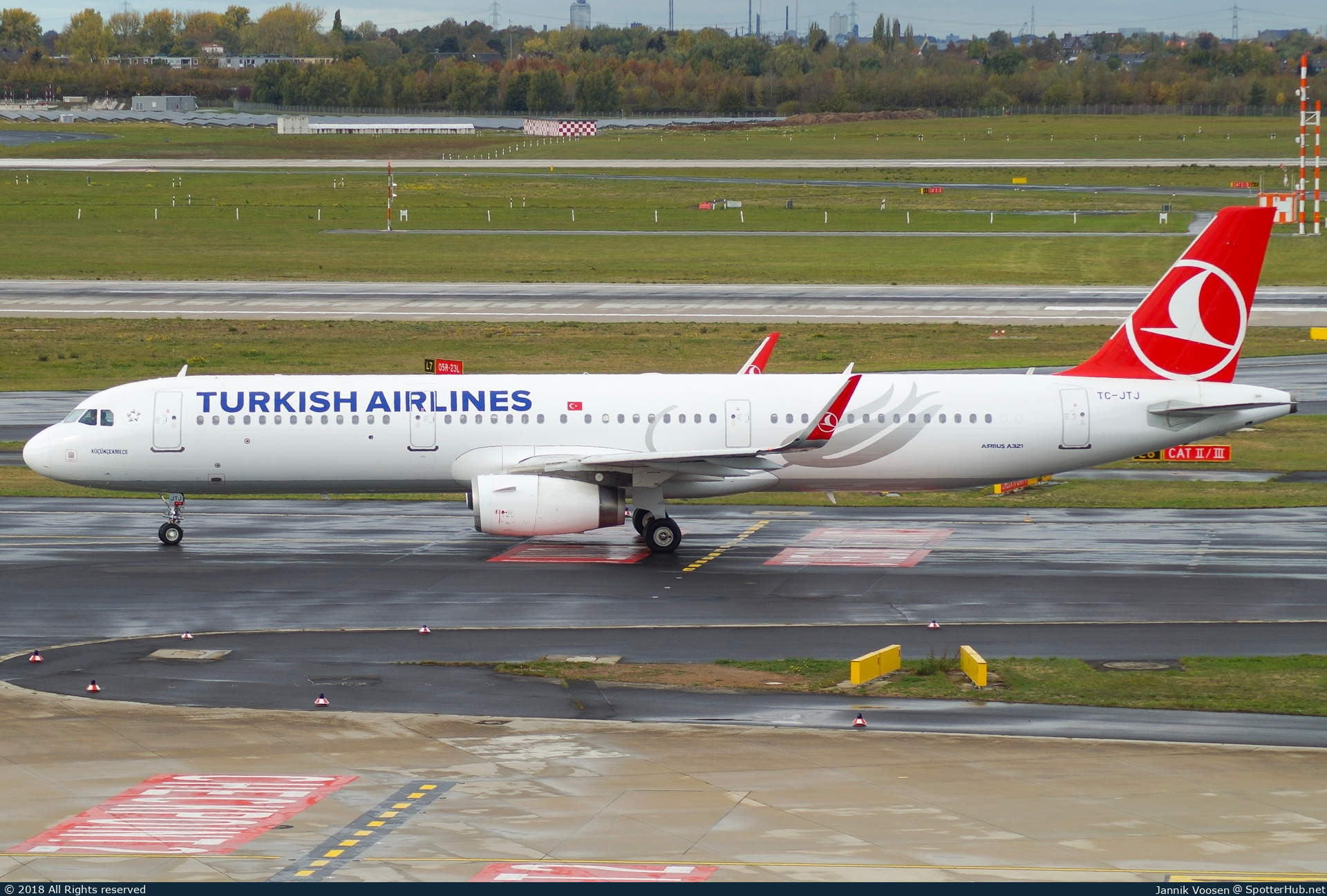 Photo of TC-JTJ - Airbus A321-231 operated by Turkish Airlines