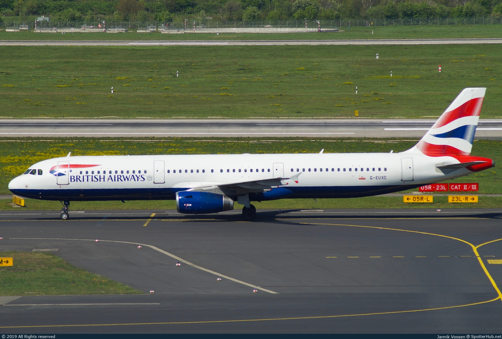 Photo of G-EUXC - Airbus A321-231 operated by British Airways