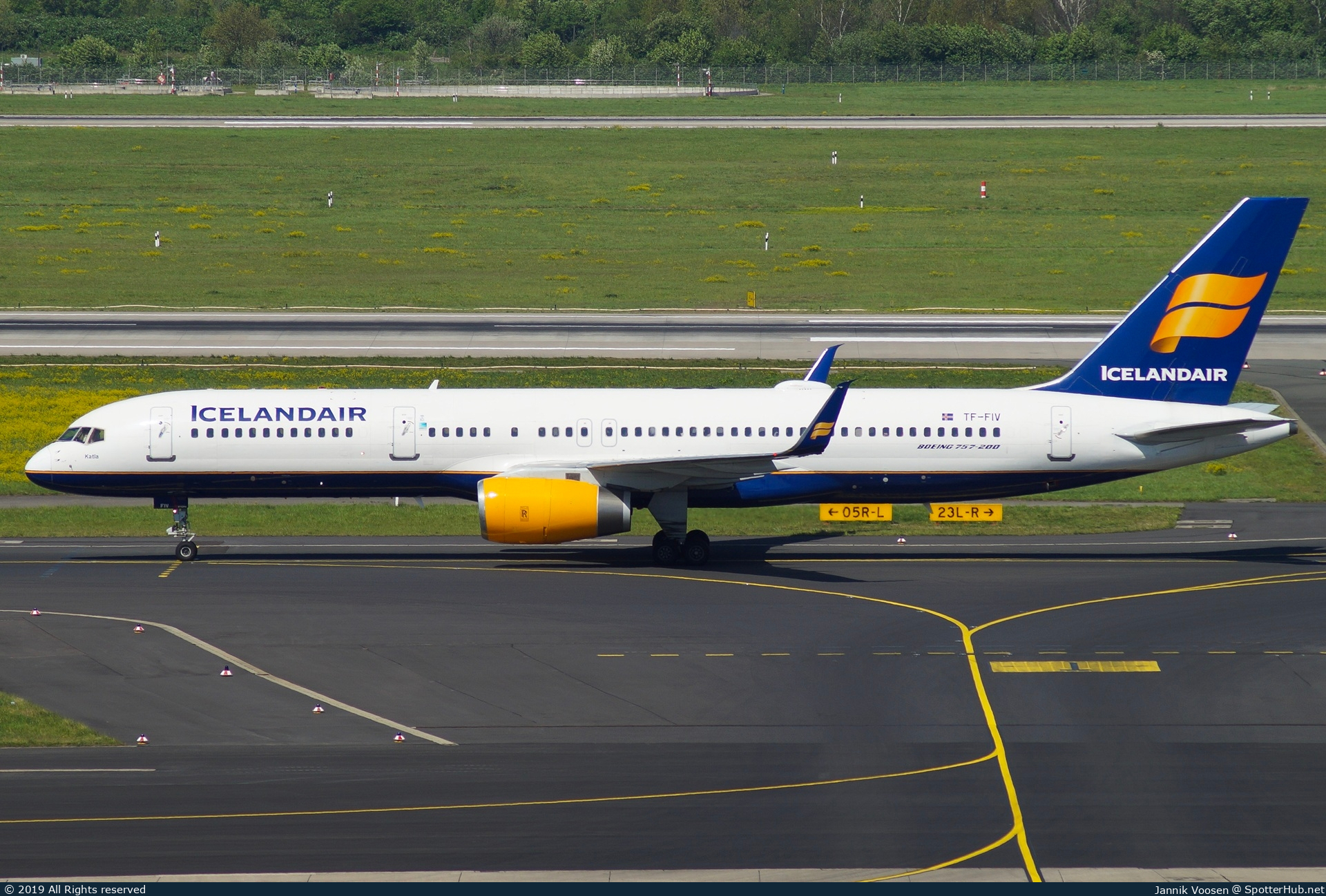 Photo of TF-FIV - Boeing 757-208 operated by Icelandair