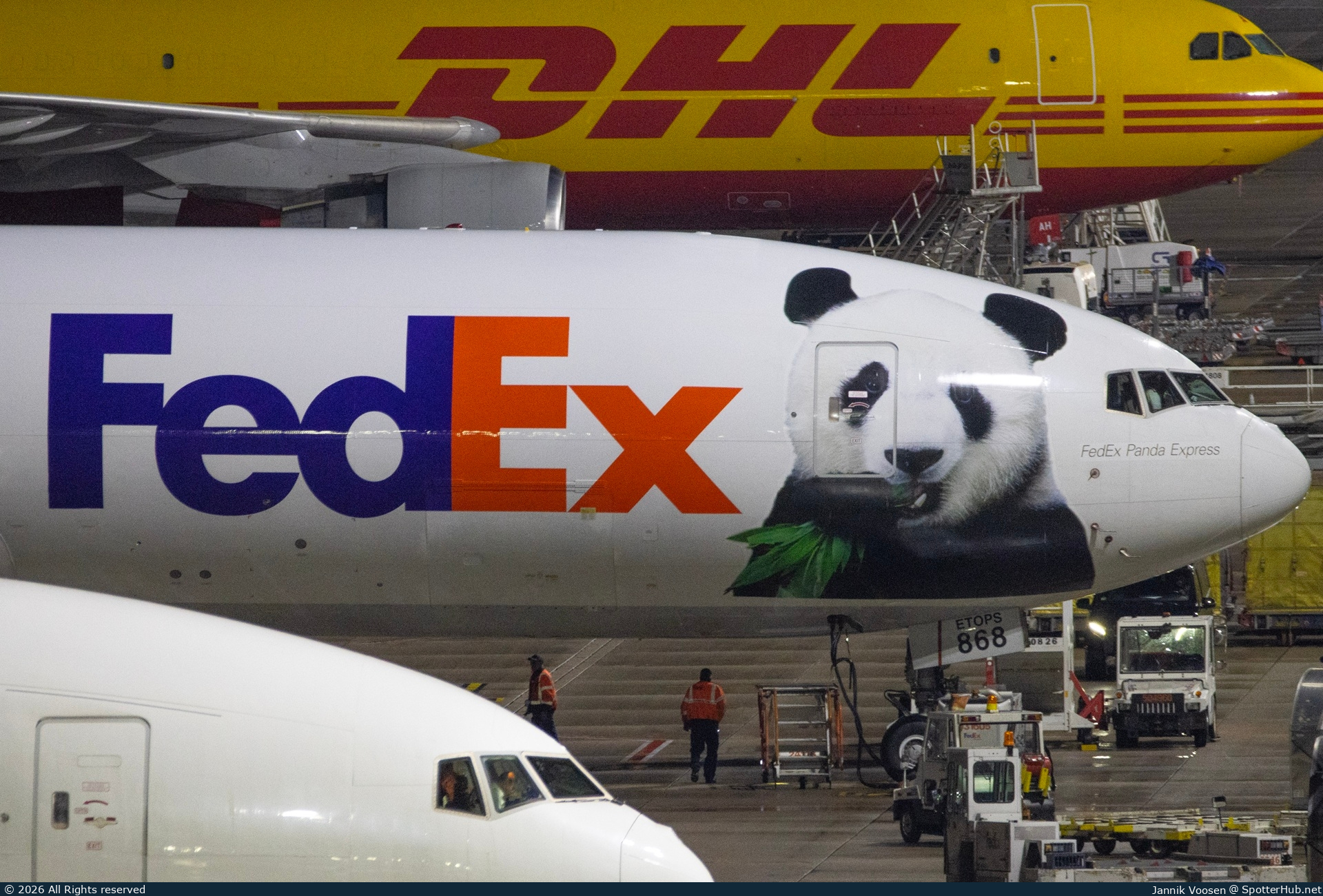 Photo of N868FD - Boeing 777-FS2 operated by FedEx