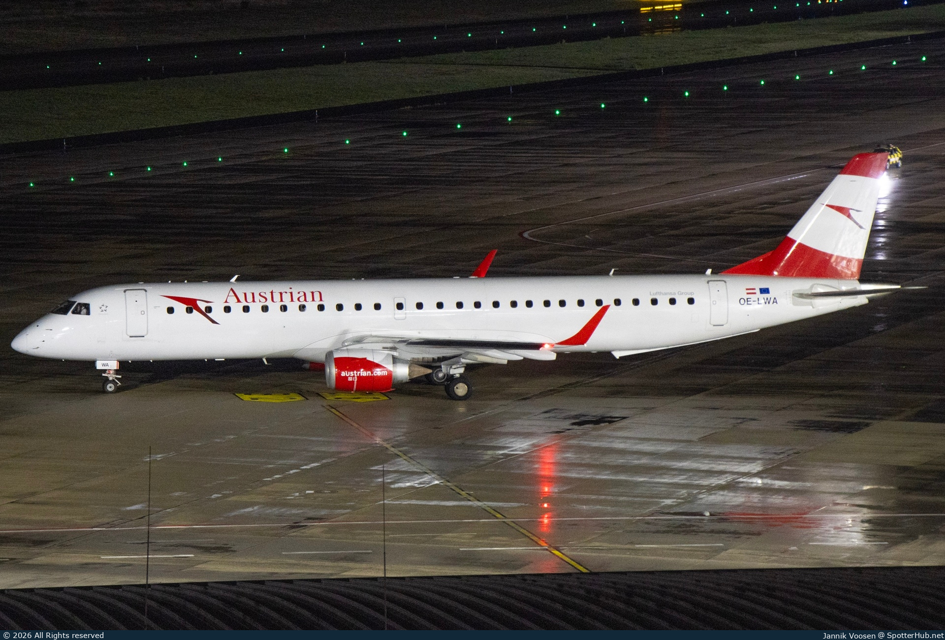 Photo of OE-LWA - Embraer ERJ-195LR operated by Austrian Airlines