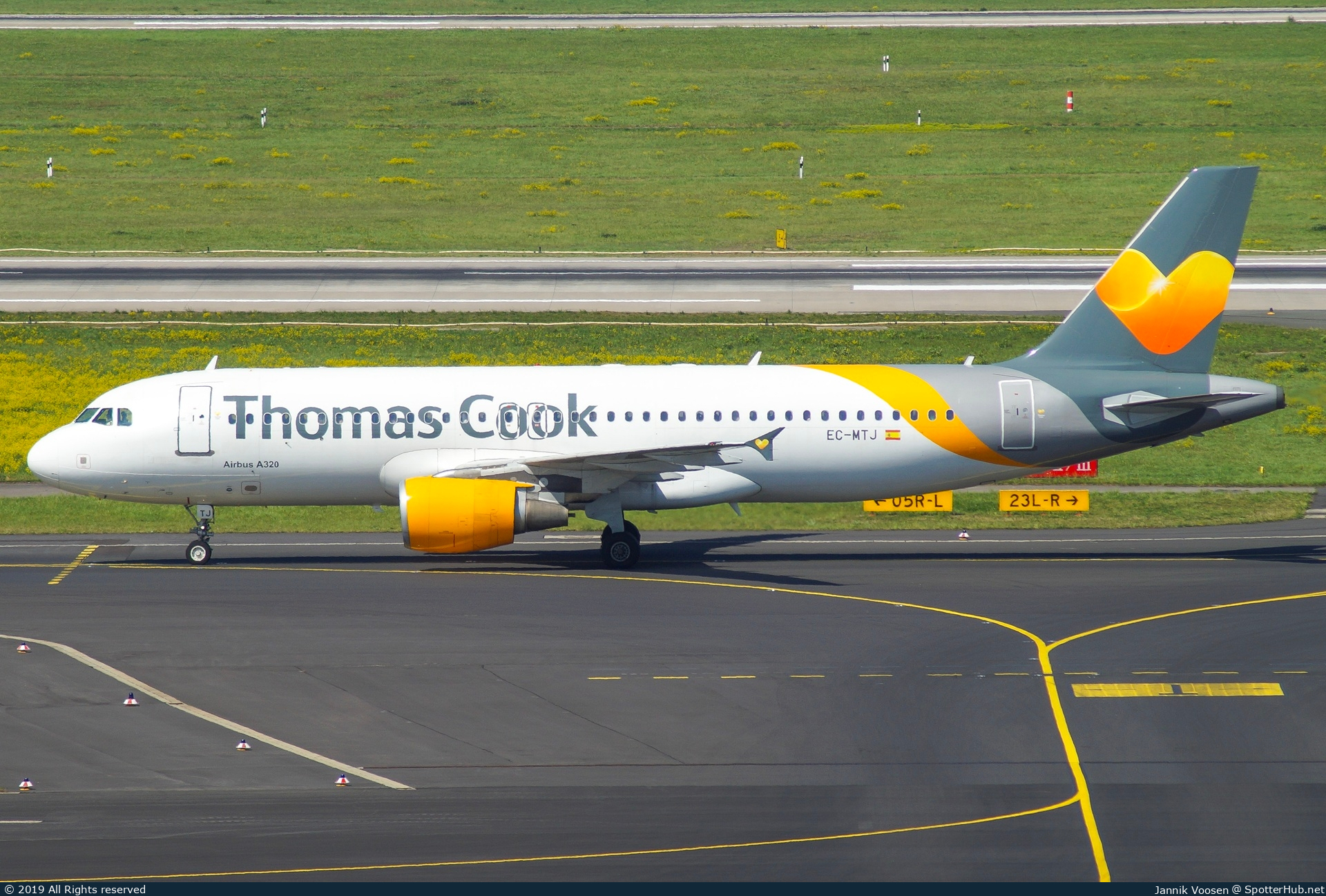 Photo of EC-MTJ - Airbus A320-214 operated by Thomas Cook Airlines Balearics