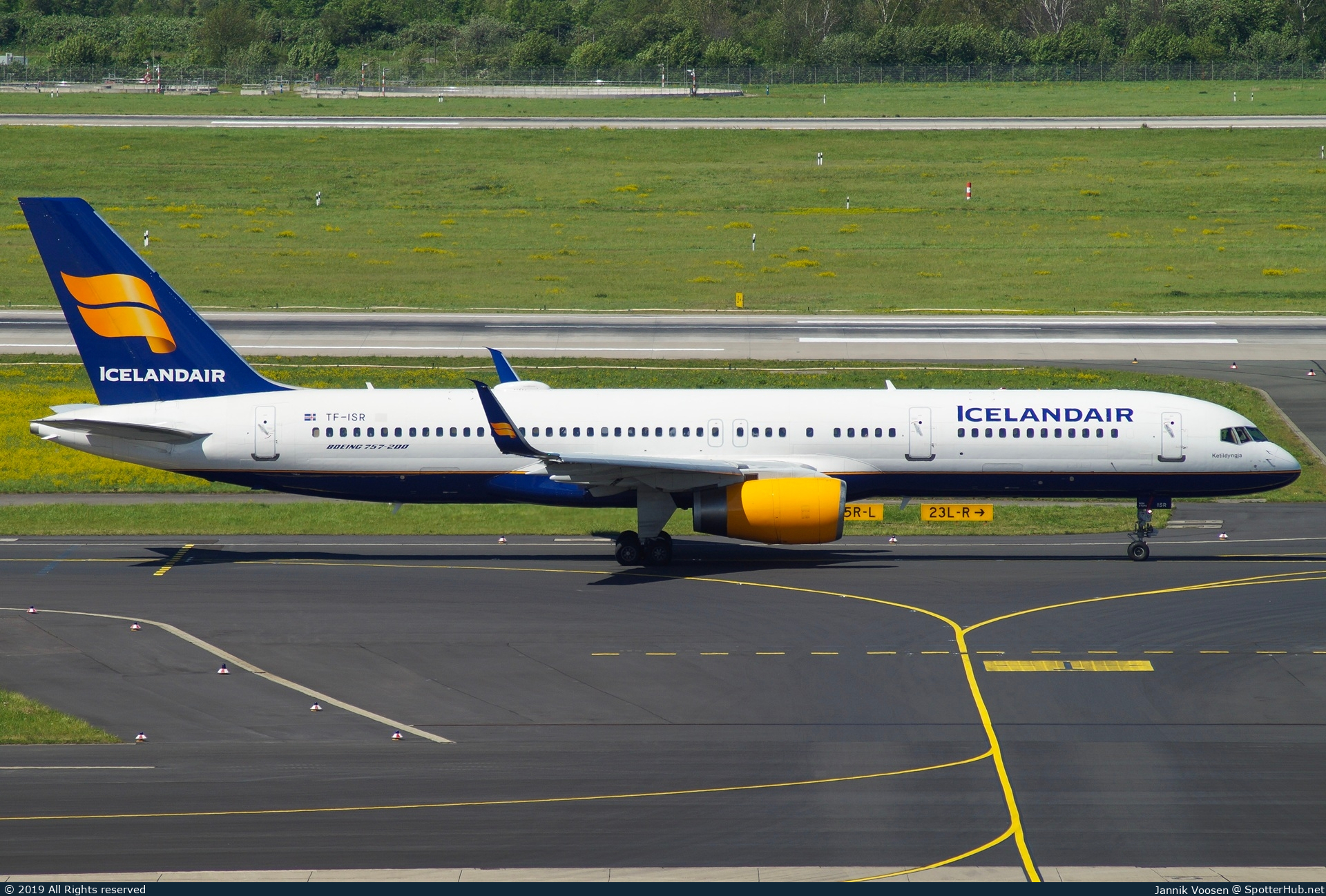 Photo of TF-ISR - Boeing 757-256 operated by Icelandair
