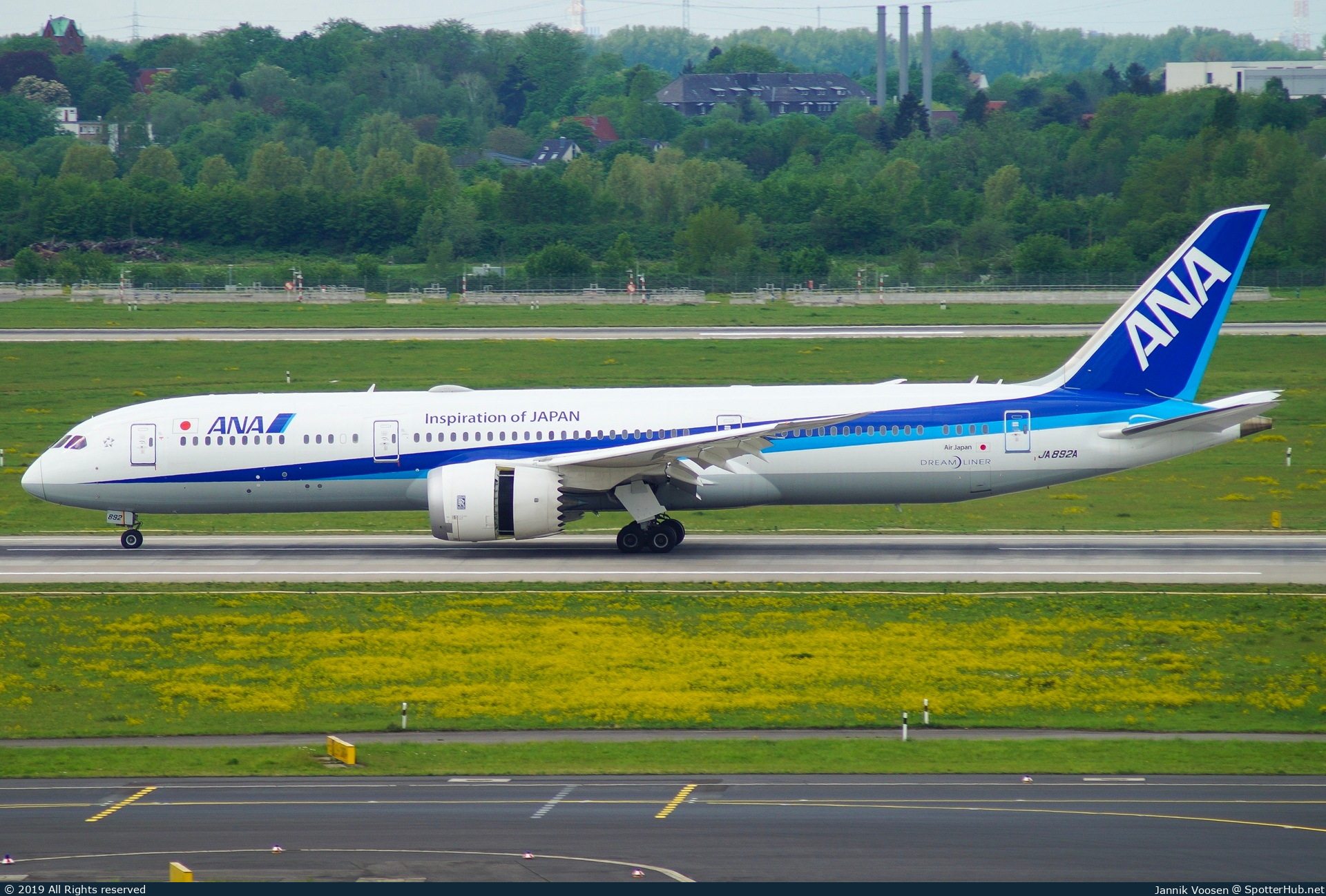 Photo of JA892A - Boeing 787-9 Dreamliner operated by ANA All Nippon Airways (opb Air Japan)