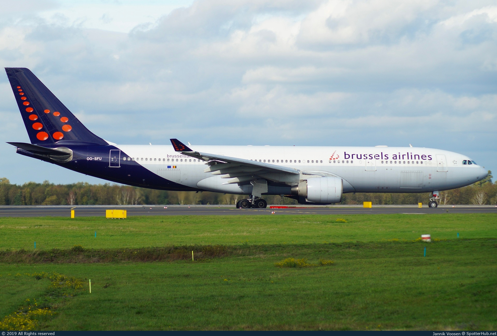 Photo of OO-SFU - Airbus A330-223 operated by Brussels Airlines
