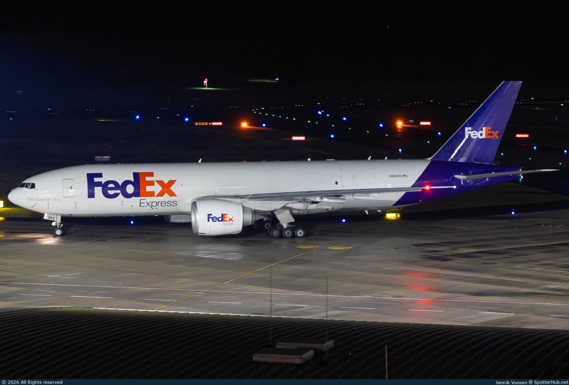 Photo of N862FD - Boeing 777-FS2 operated by FedEx