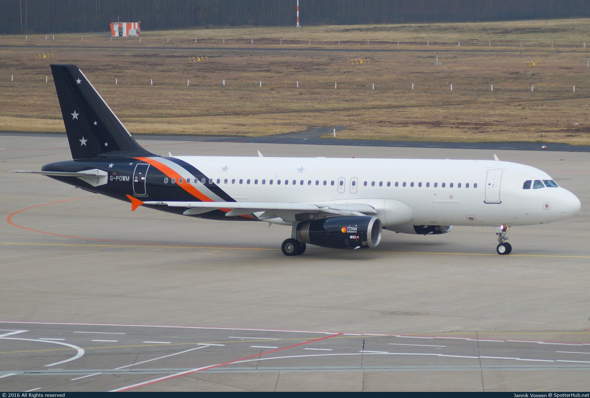 Photo of G-POWM - Airbus A320-232 operated by Titan Airways