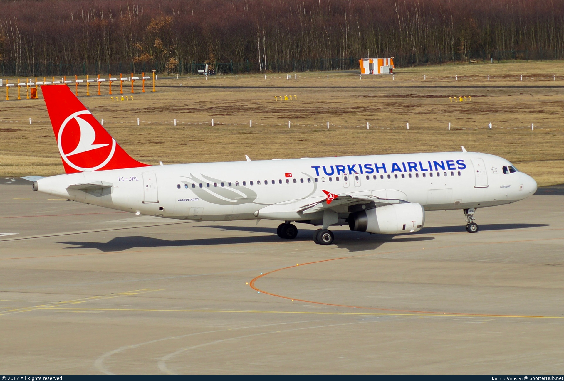 Photo of TC-JPL - Airbus A320-232 operated by Turkish Airlines