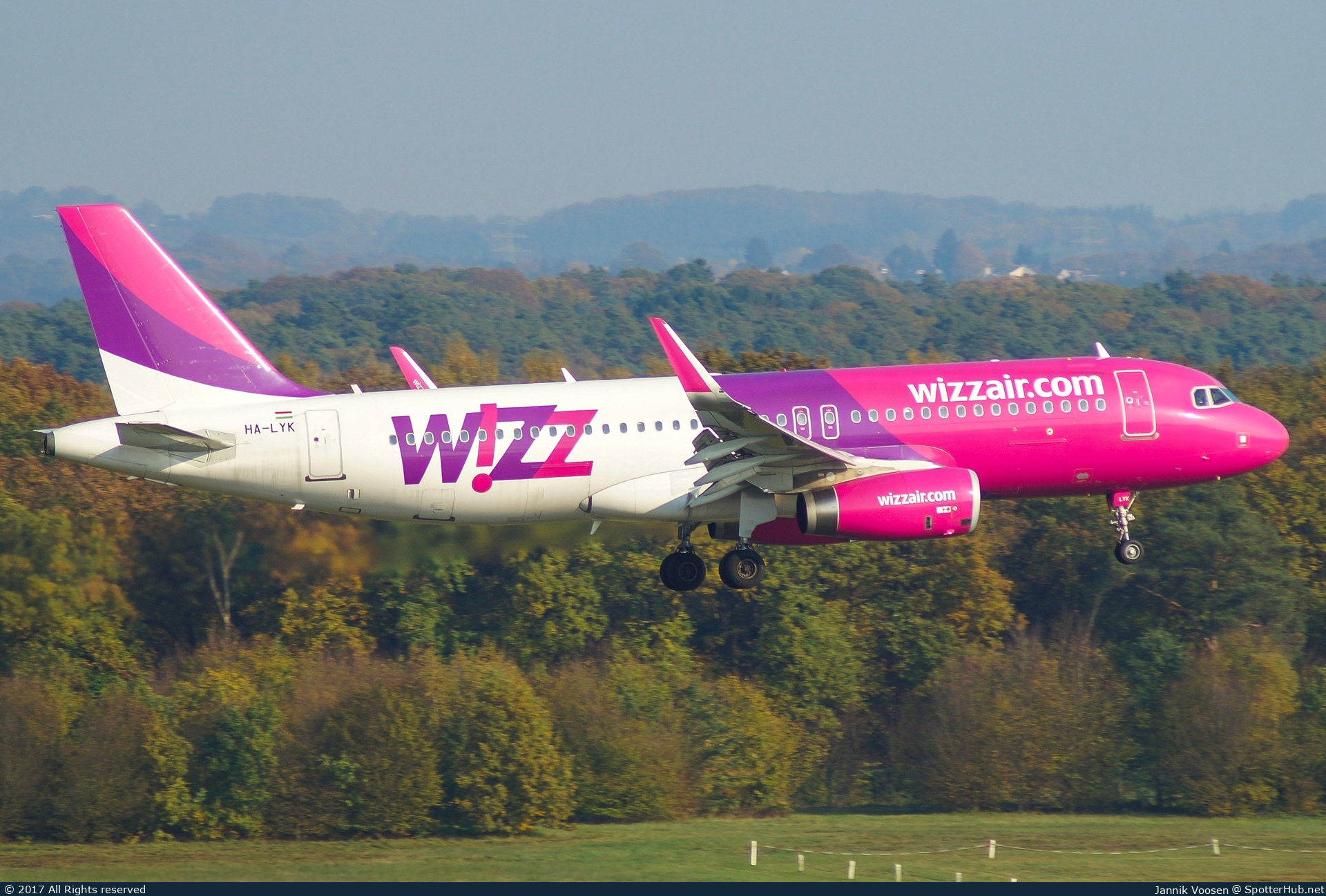 Photo of HA-LYK - Airbus A320-232 operated by Wizz Air