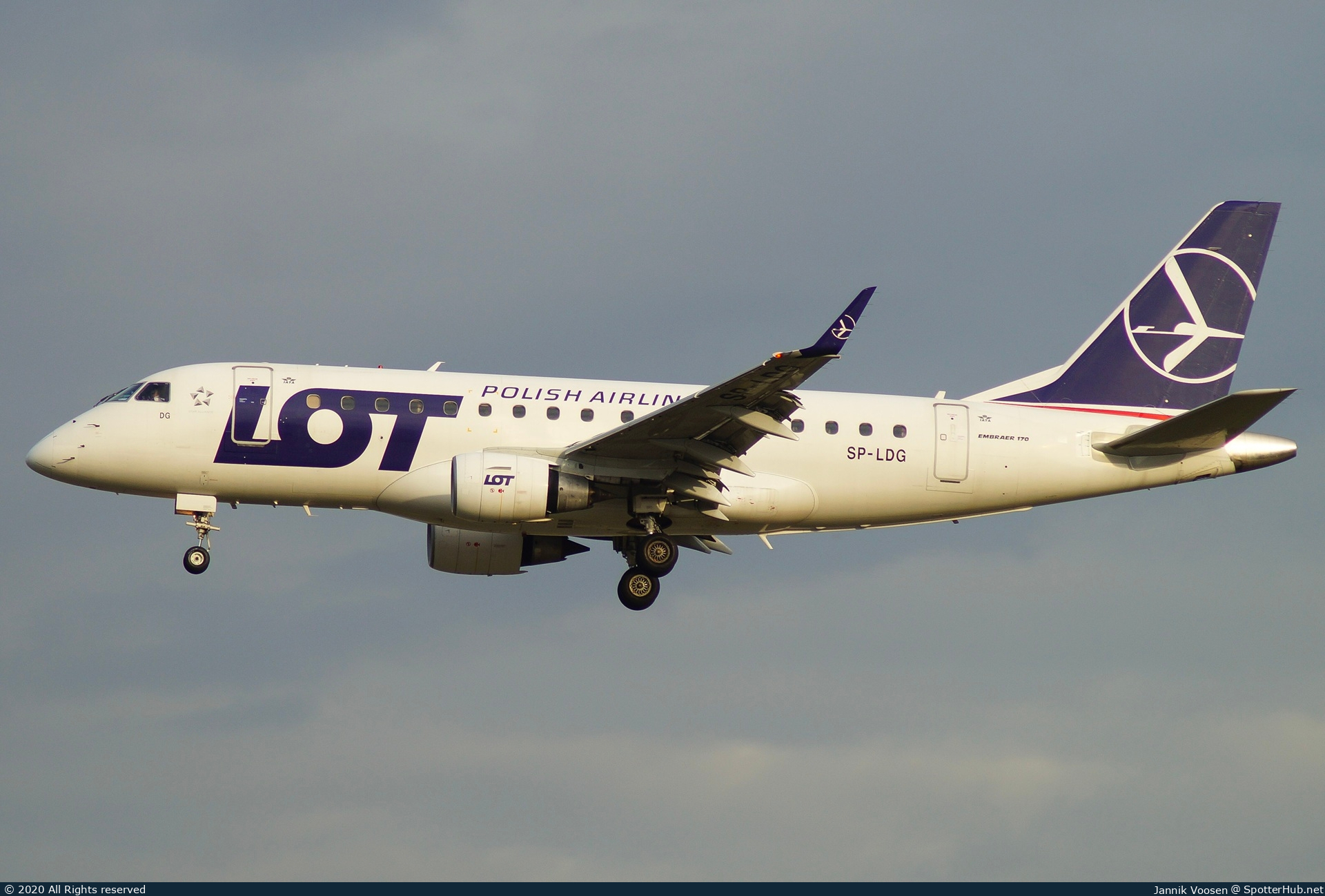 Photo of SP-LDG - Embraer ERJ-170LR operated by LOT Polish Airlines