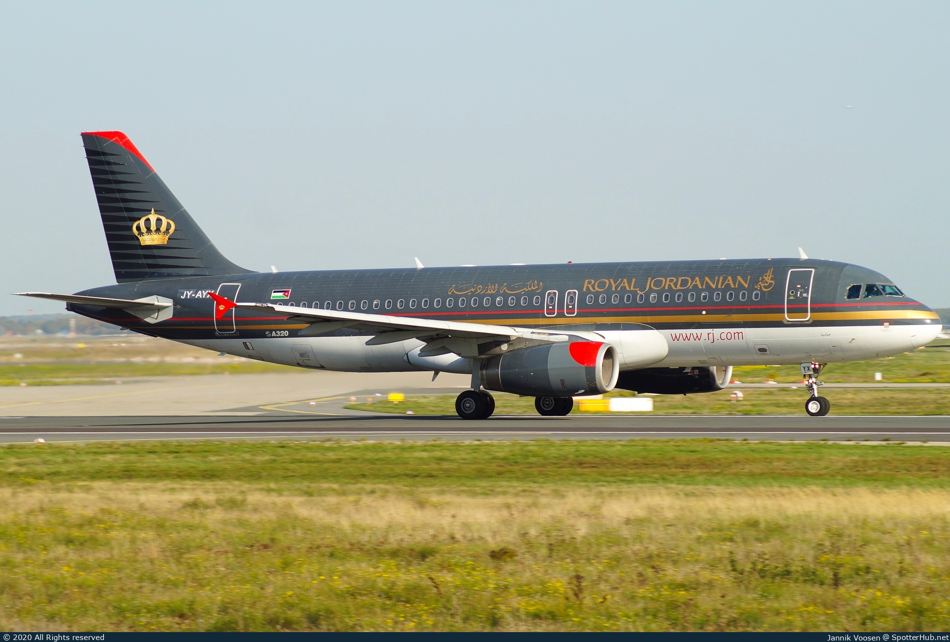 Photo of JY-AYX - Airbus A320-232 operated by Royal Jordanian Airlines