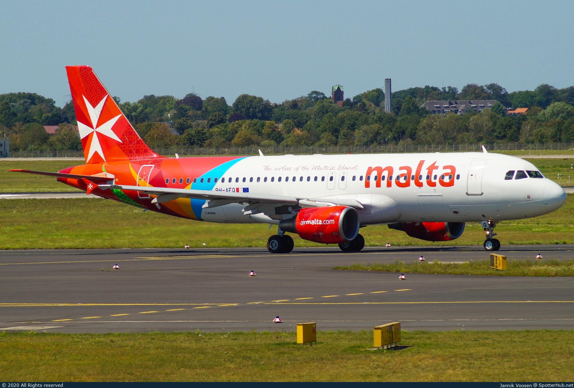 Photo of 9H-AEQ - Airbus A320-214 operated by Air Malta