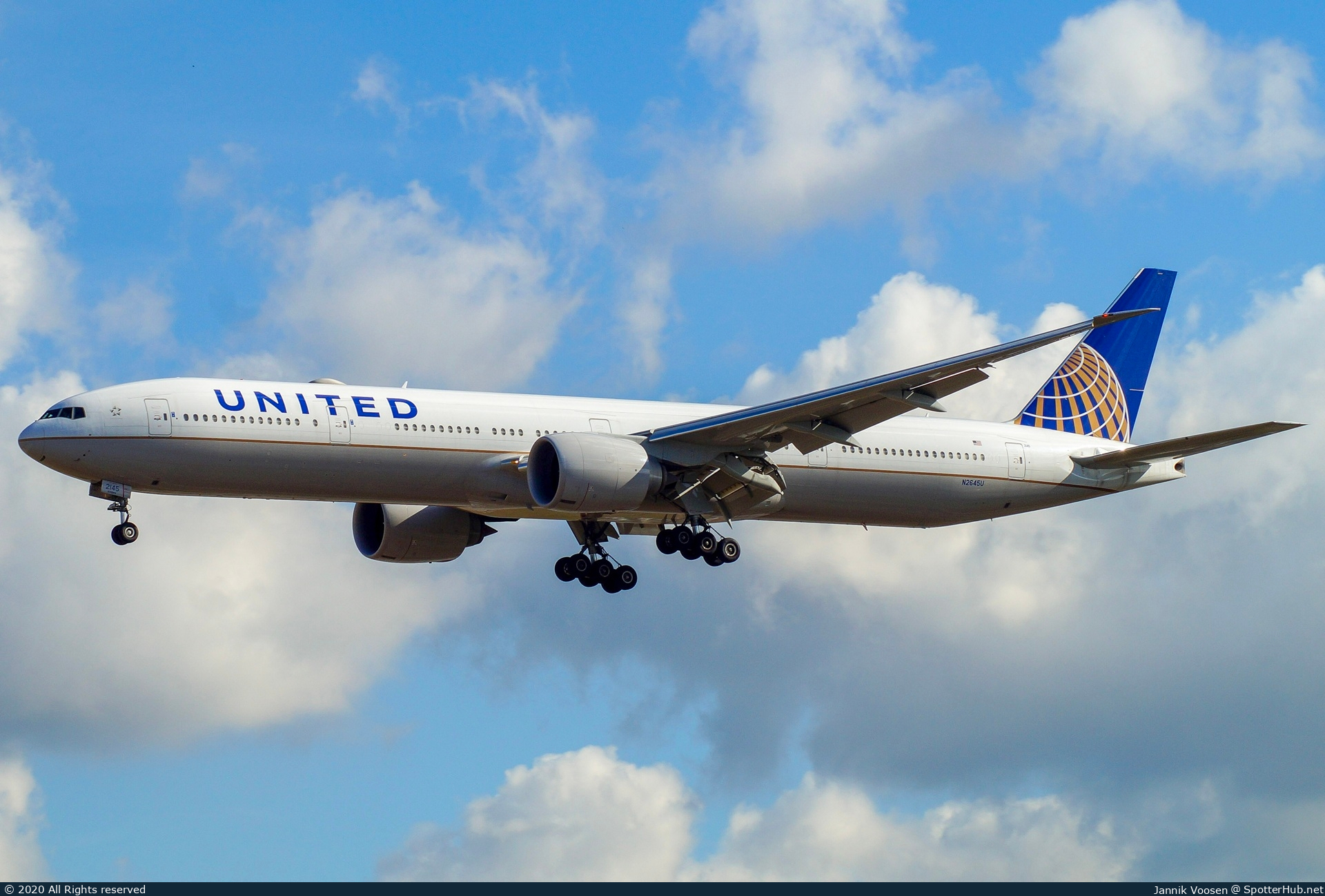 Photo of N2645U - Boeing 777-322(ER) operated by United Airlines