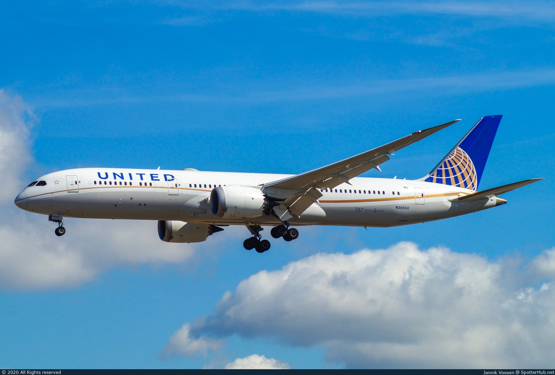 Photo of N38950 - Boeing 787-9 Dreamliner operated by United Airlines