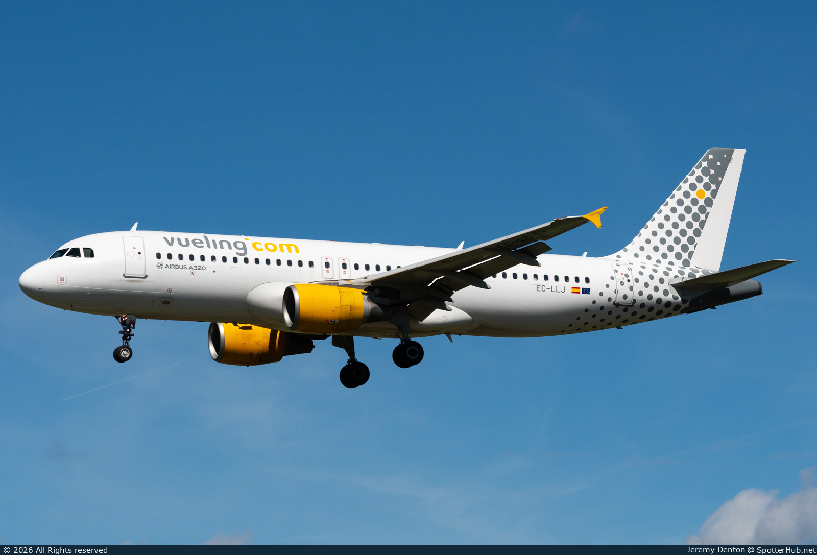 Photo of EC-LLJ - Airbus A320-214 operated by Vueling