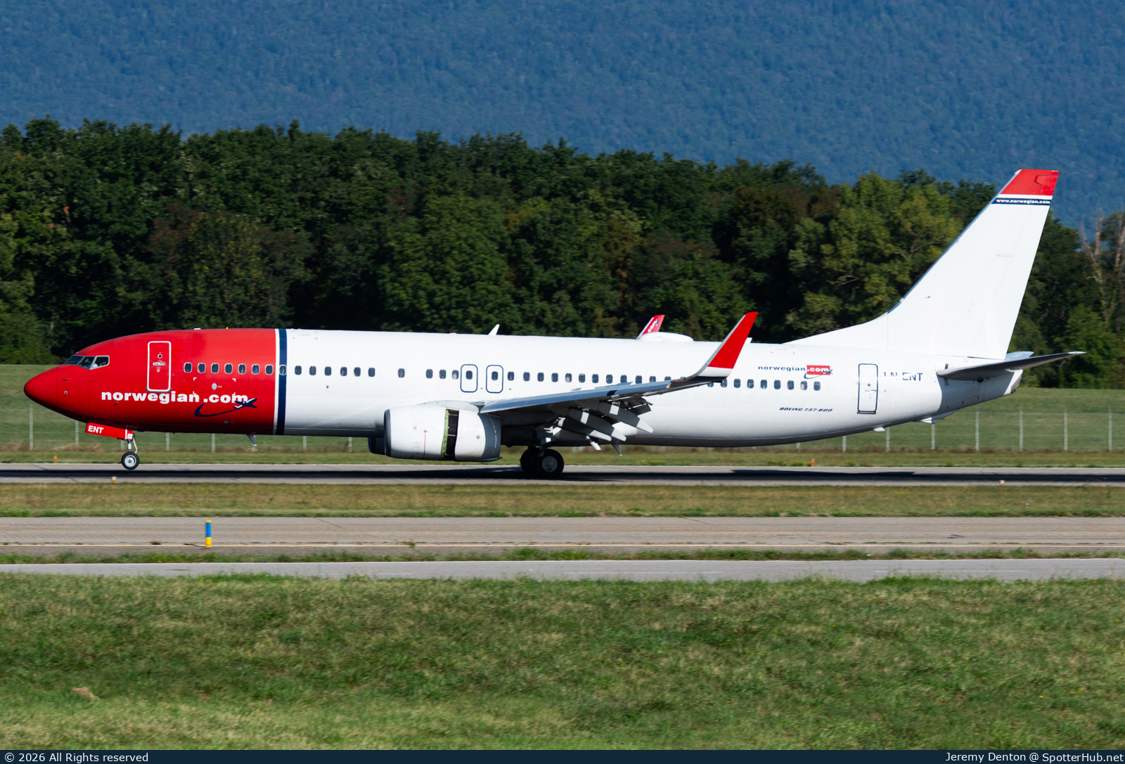 Photo of LN-ENT - Boeing 737-8JP operated by Norwegian Air Shuttle