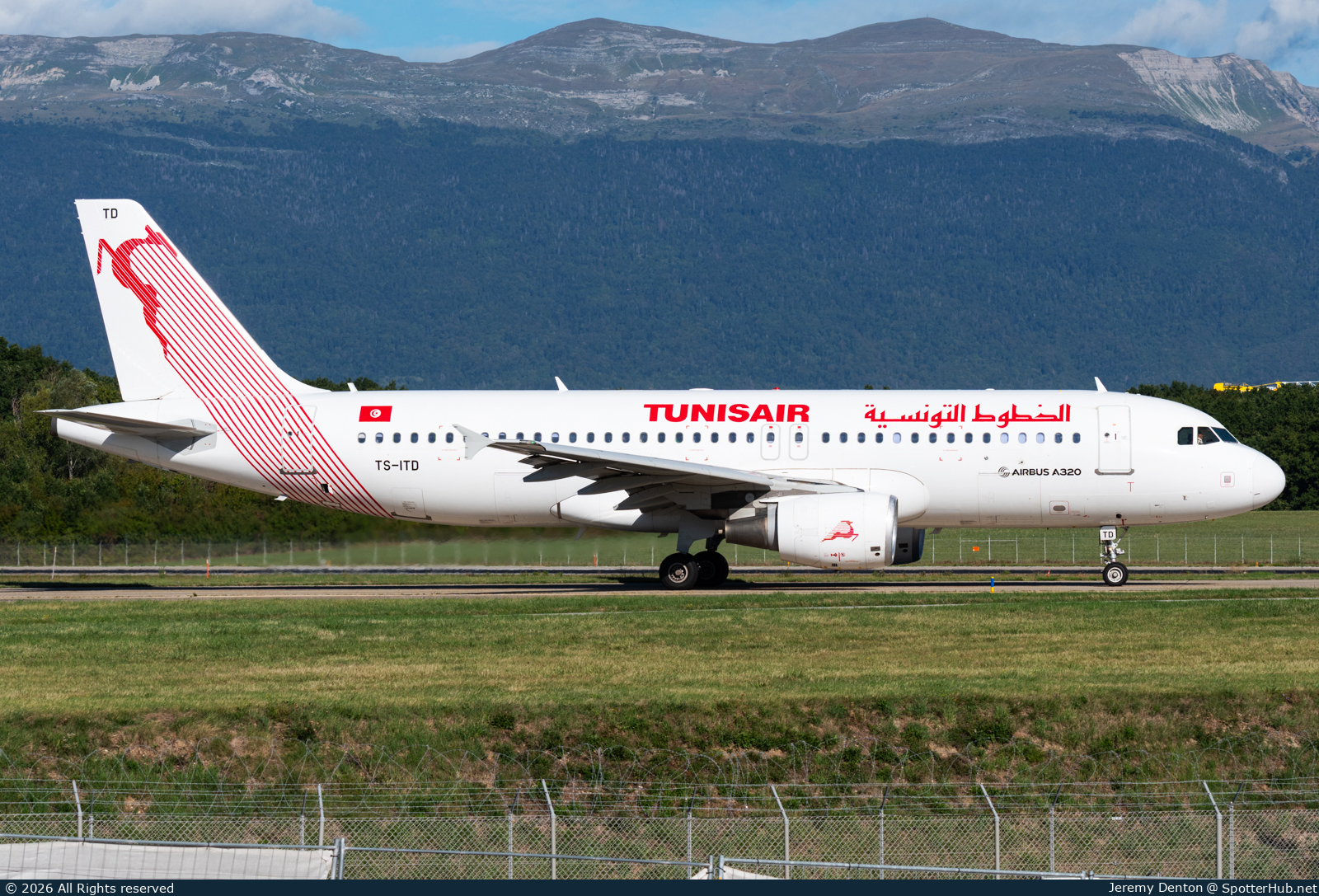 Photo of TS-ITD - Airbus A320-214 operated by Tunisair