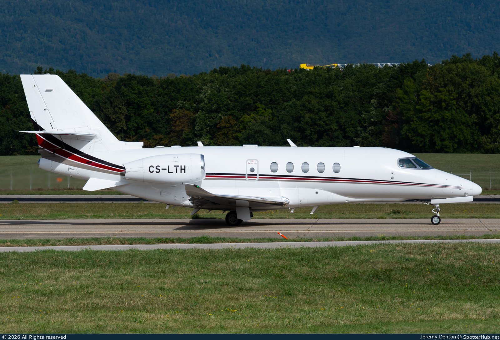 Photo of CS-LTH - Cessna 680A Citation Latitude operated by NetJets Europe