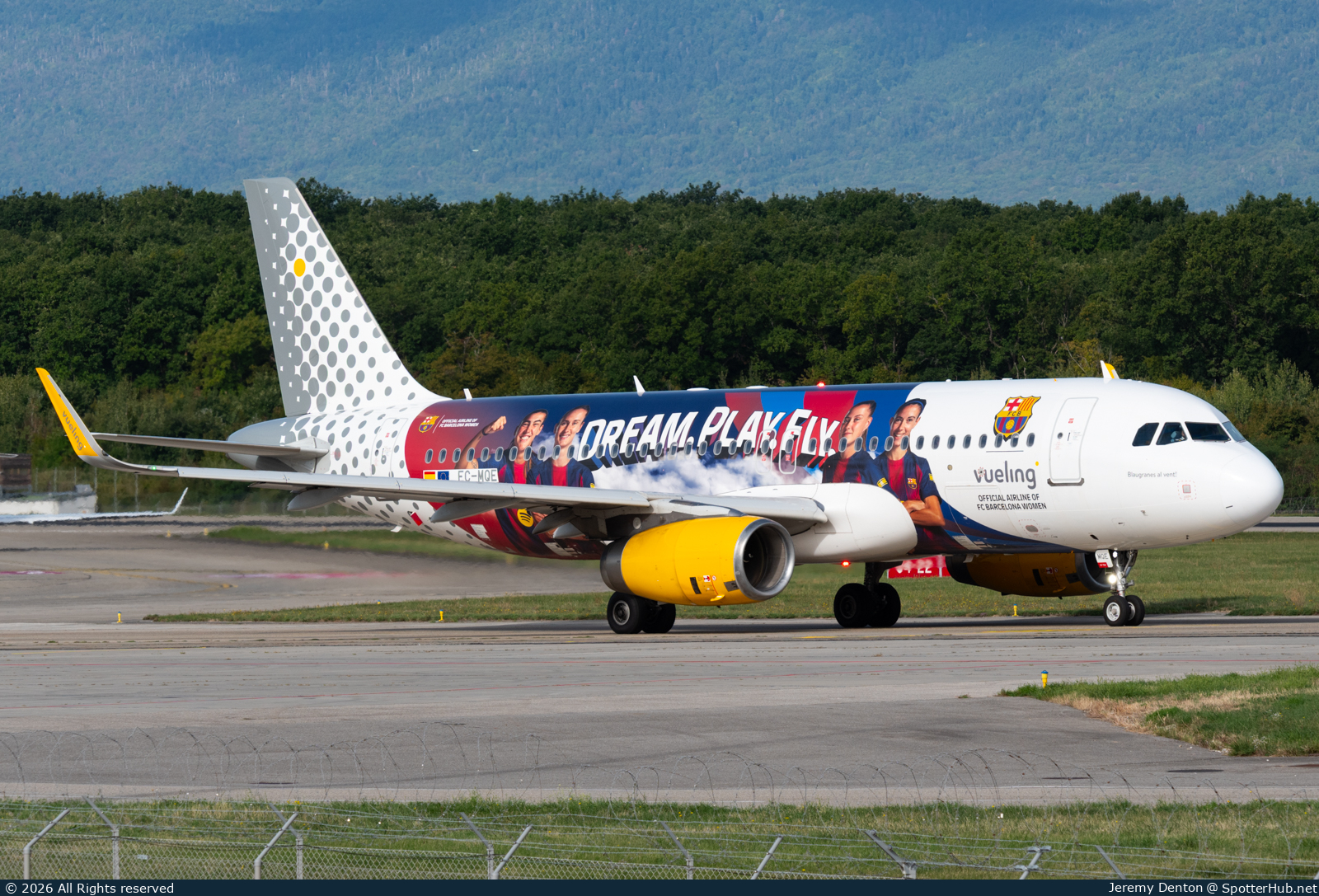 Photo of EC-MQE - Airbus A320-232 operated by Vueling