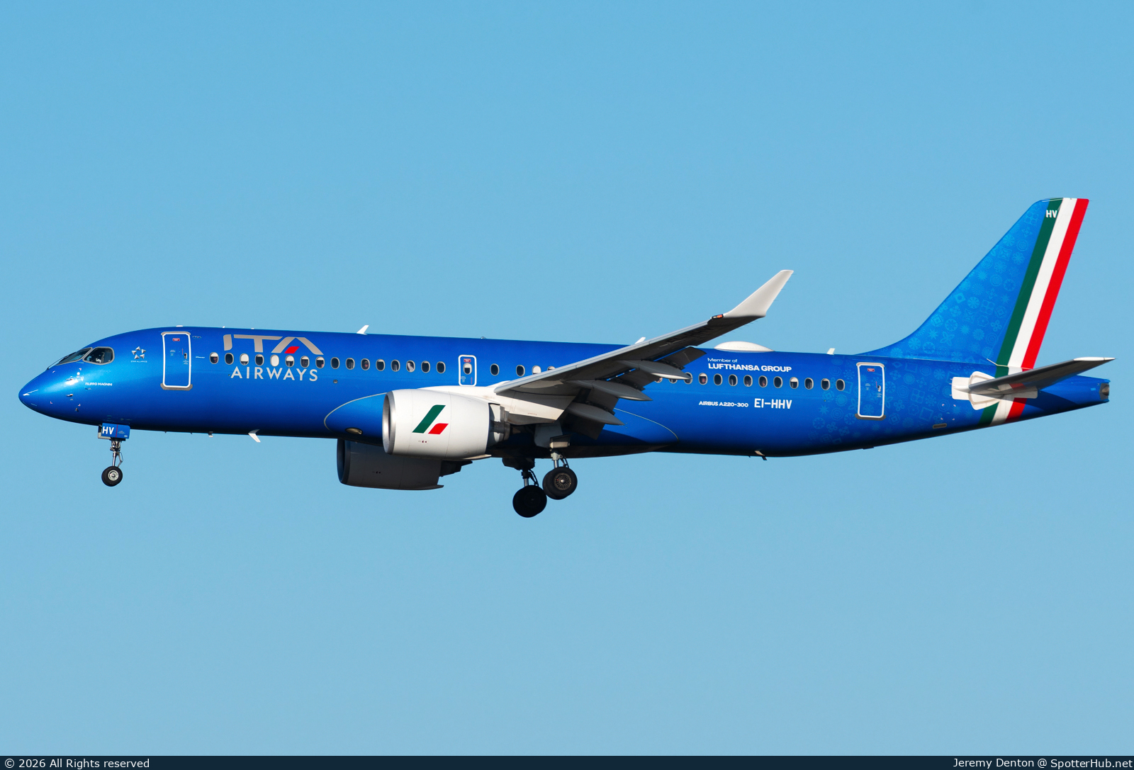Photo of EI-HHV - Airbus A220-300 operated by ITA Airways