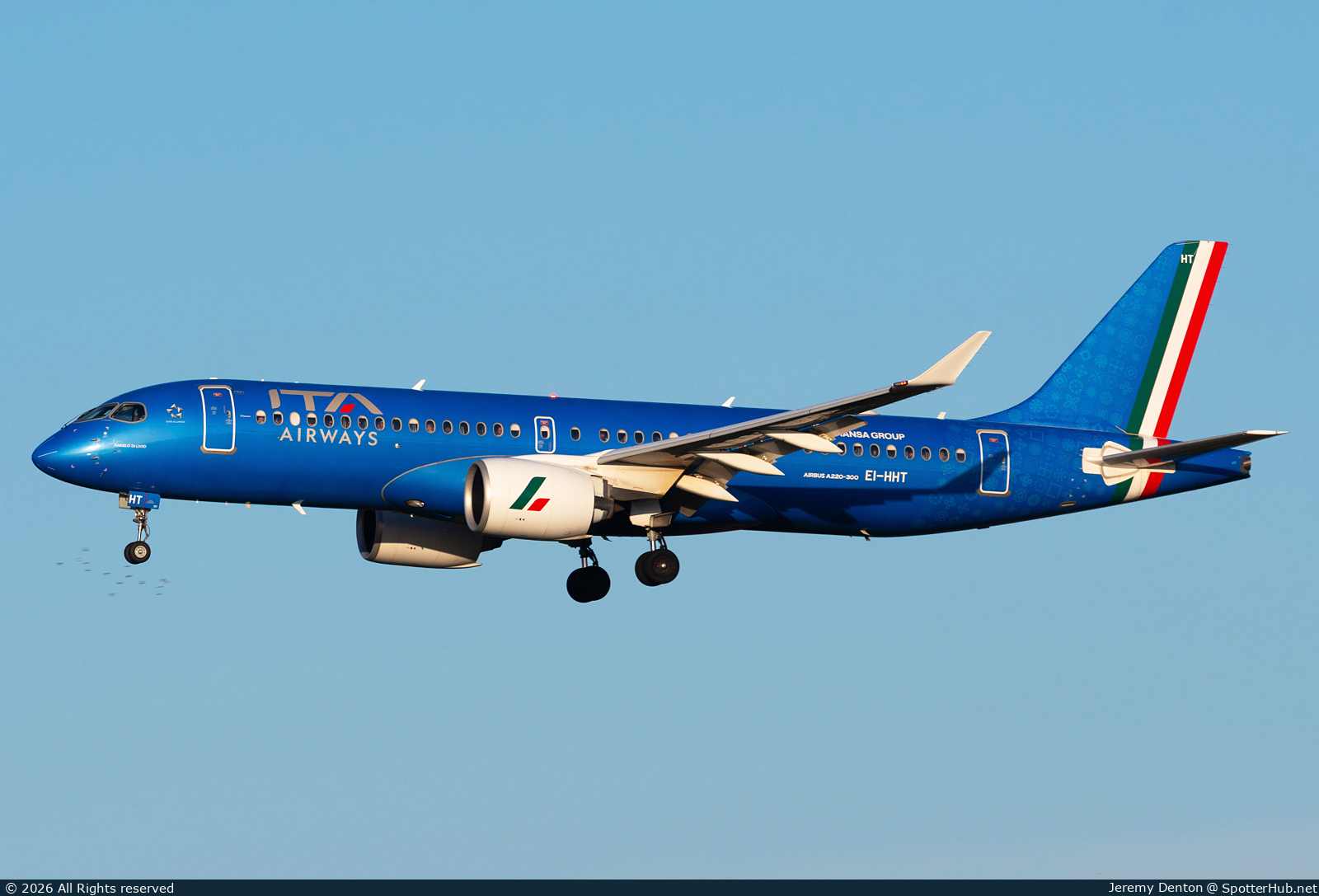 Photo of EI-HHT - Airbus A220-300 operated by ITA Airways