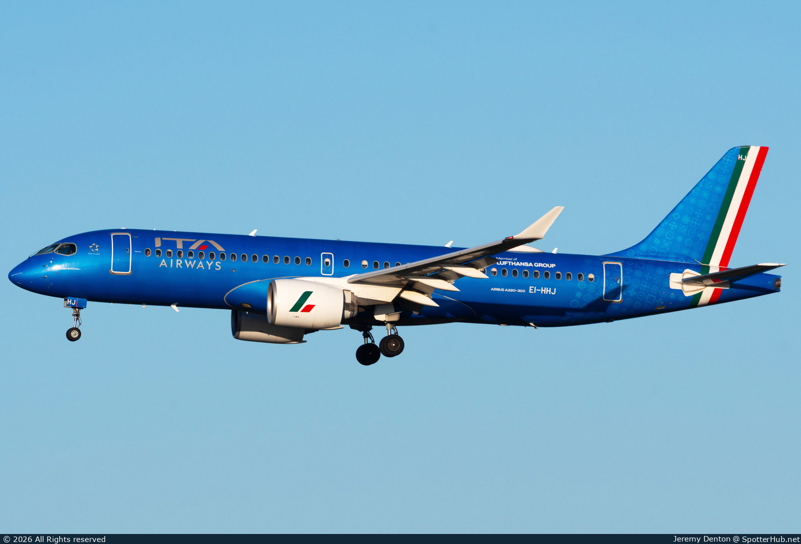 Photo of EI-HHJ - Airbus A220-300 operated by ITA Airways