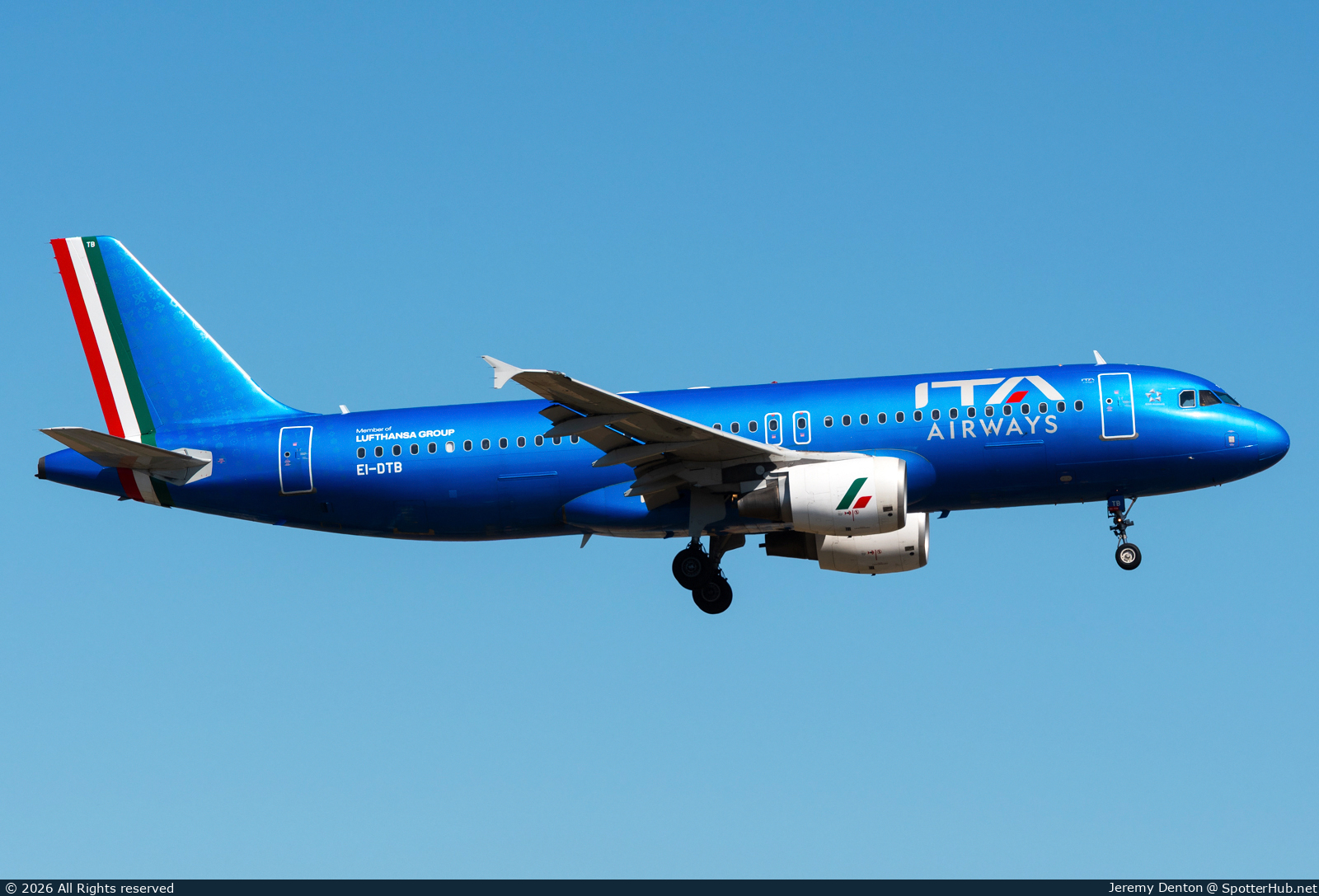 Photo of EI-DTB - Airbus A320-216 operated by ITA Airways
