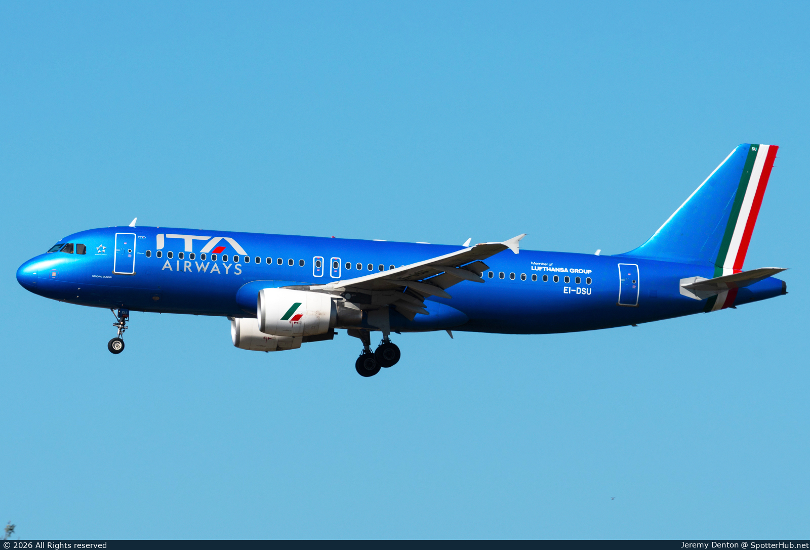 Photo of EI-DSU - Airbus A320-216 operated by ITA Airways