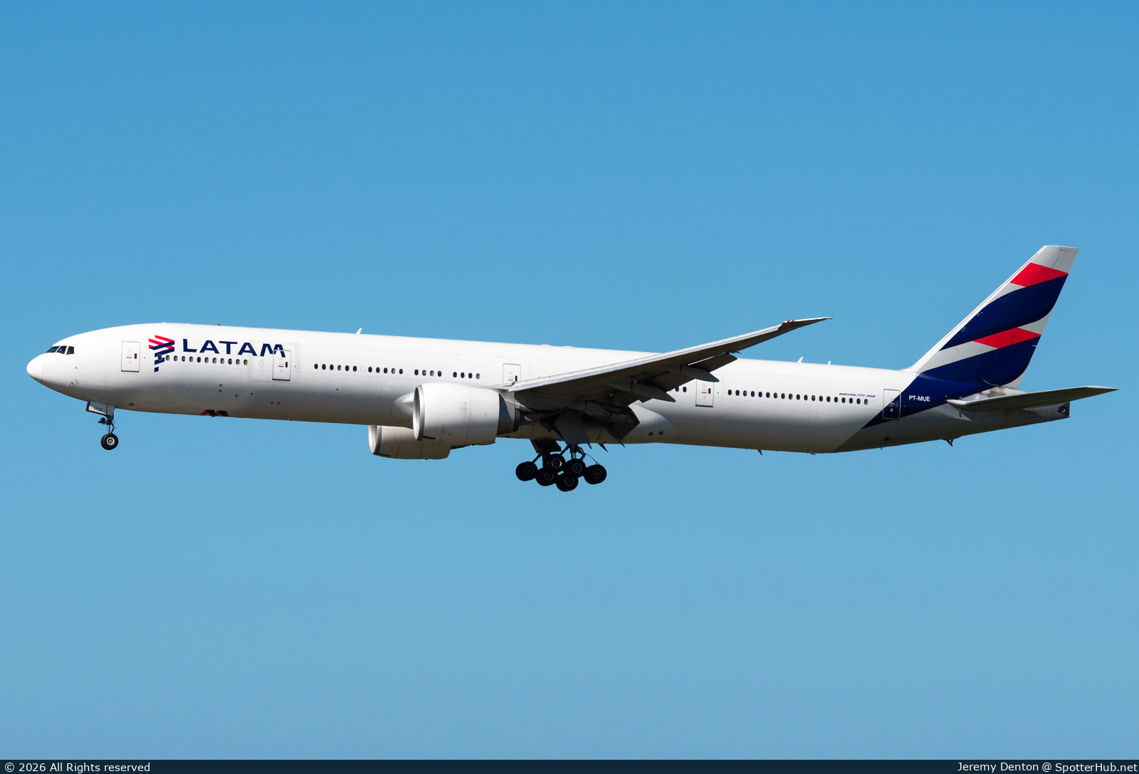 Photo of PT-MUE - Boeing 777-32W(ER) operated by LATAM Airlines Brasil