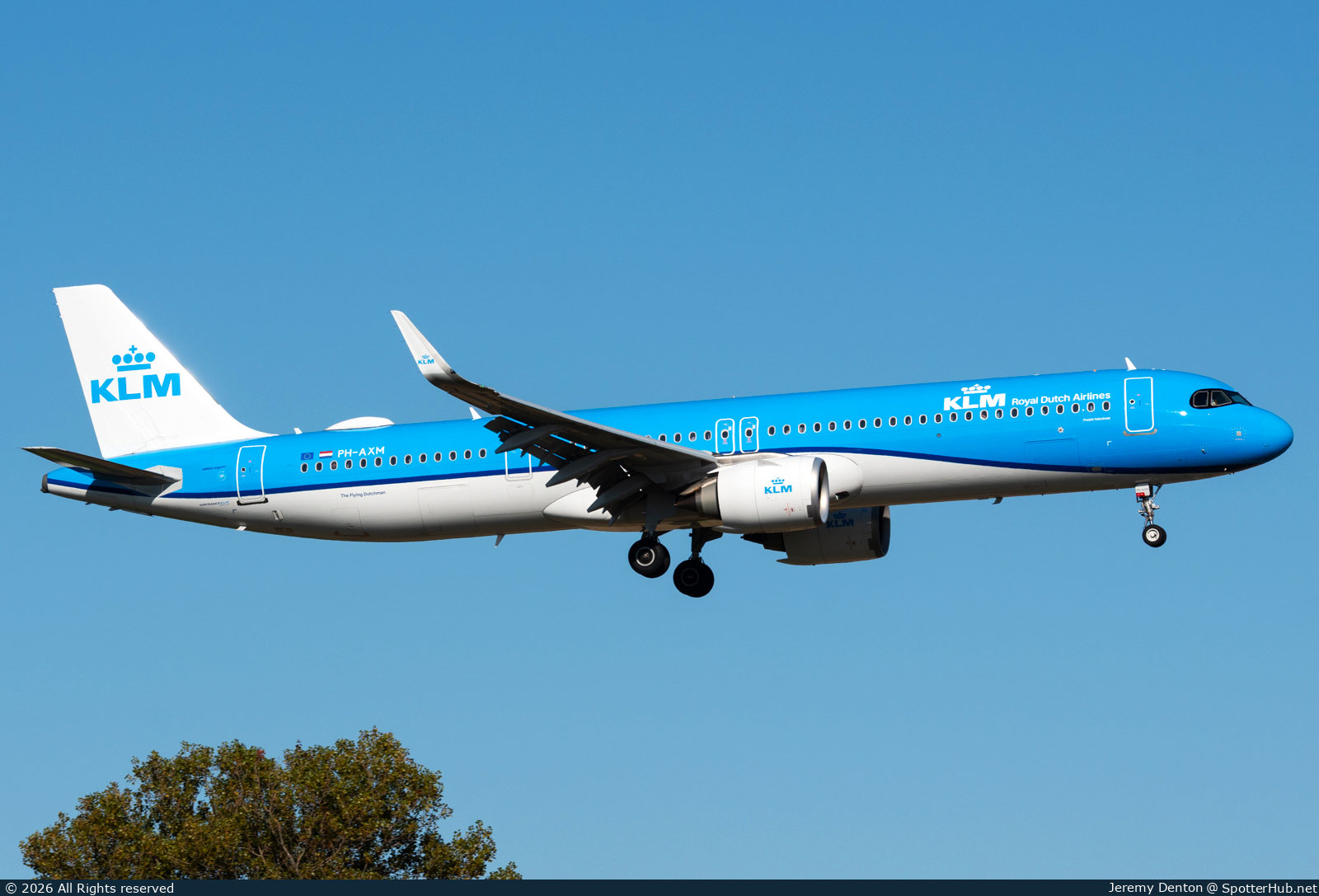 Photo of PH-AXM - Airbus A321-252NX operated by KLM Royal Dutch Airlines