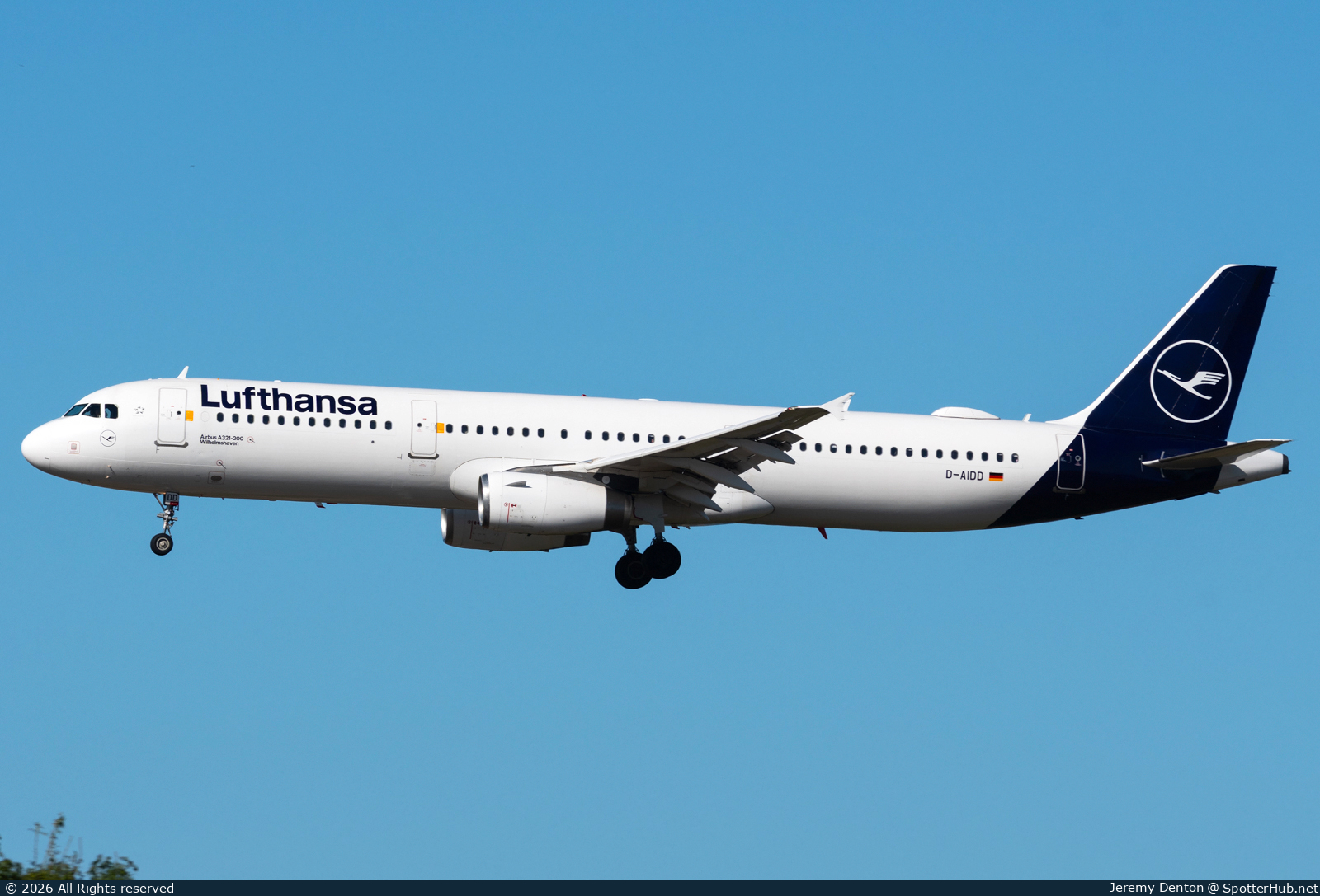 Photo of D-AIDD - Airbus A321-231 operated by Lufthansa