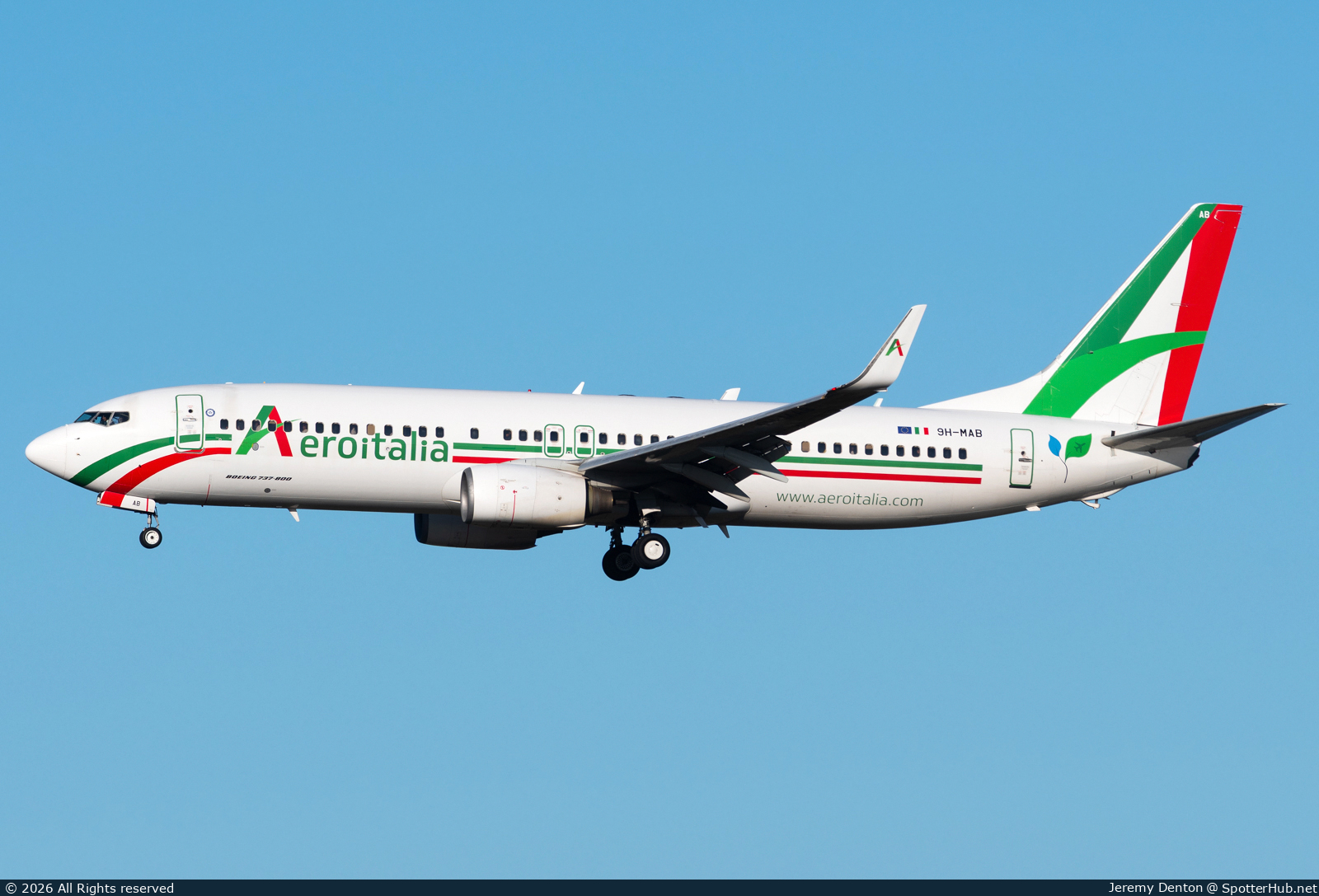 Photo of 9H-MAB - Boeing 737-846 operated by Aeroitalia