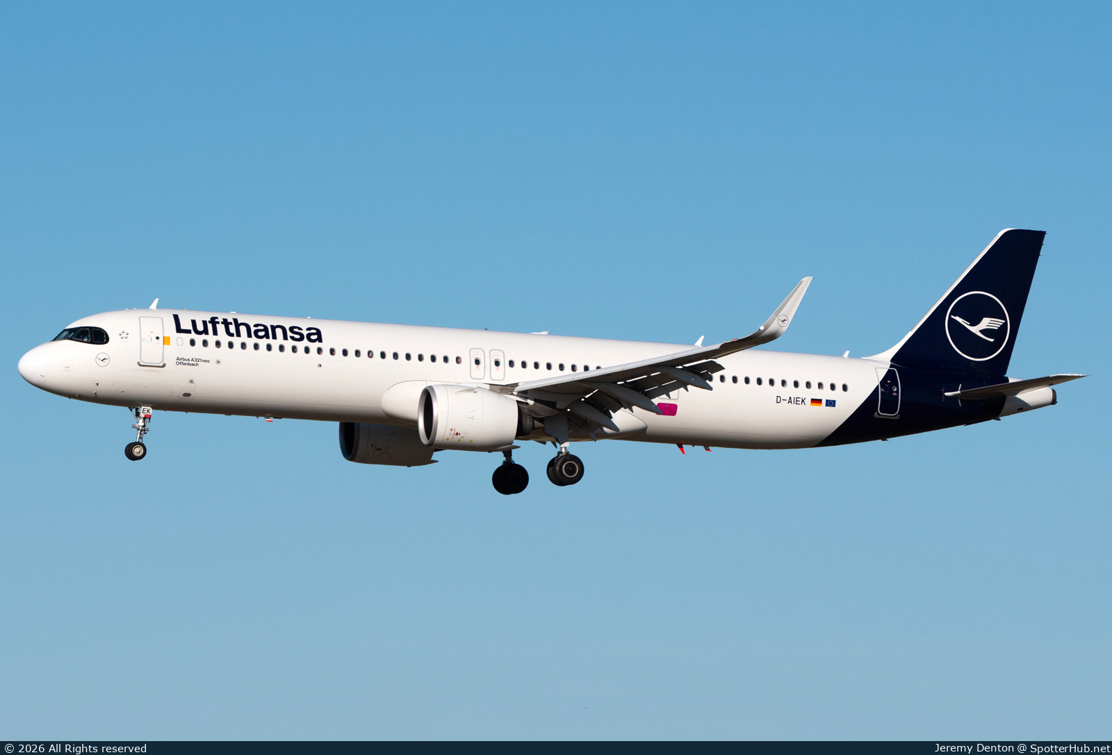Photo of D-AIEK - Airbus A321-271NX operated by Lufthansa