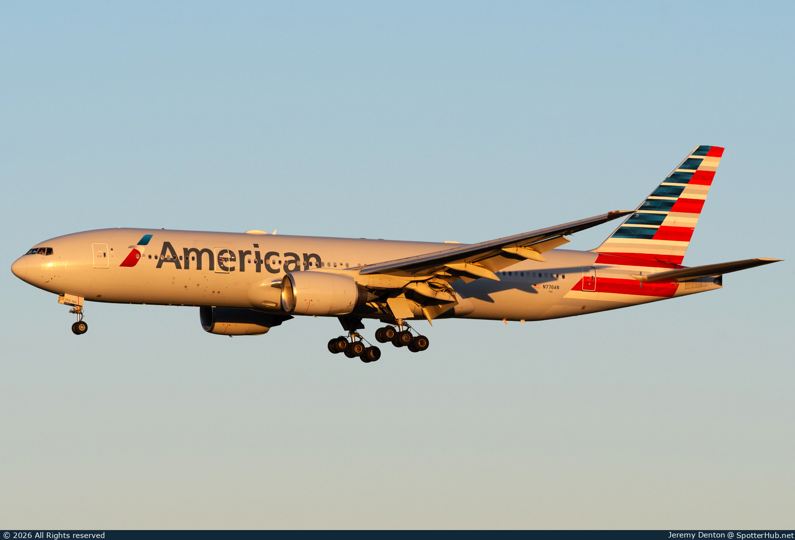 Photo of N776AN - Boeing 777-223(ER) operated by American Airlines
