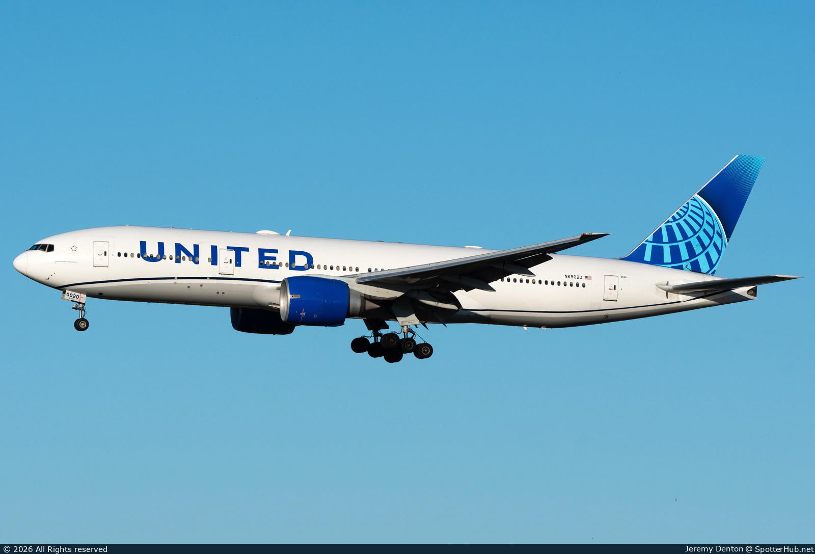 Photo of N69020 - Boeing 777-224(ER) operated by United Airlines