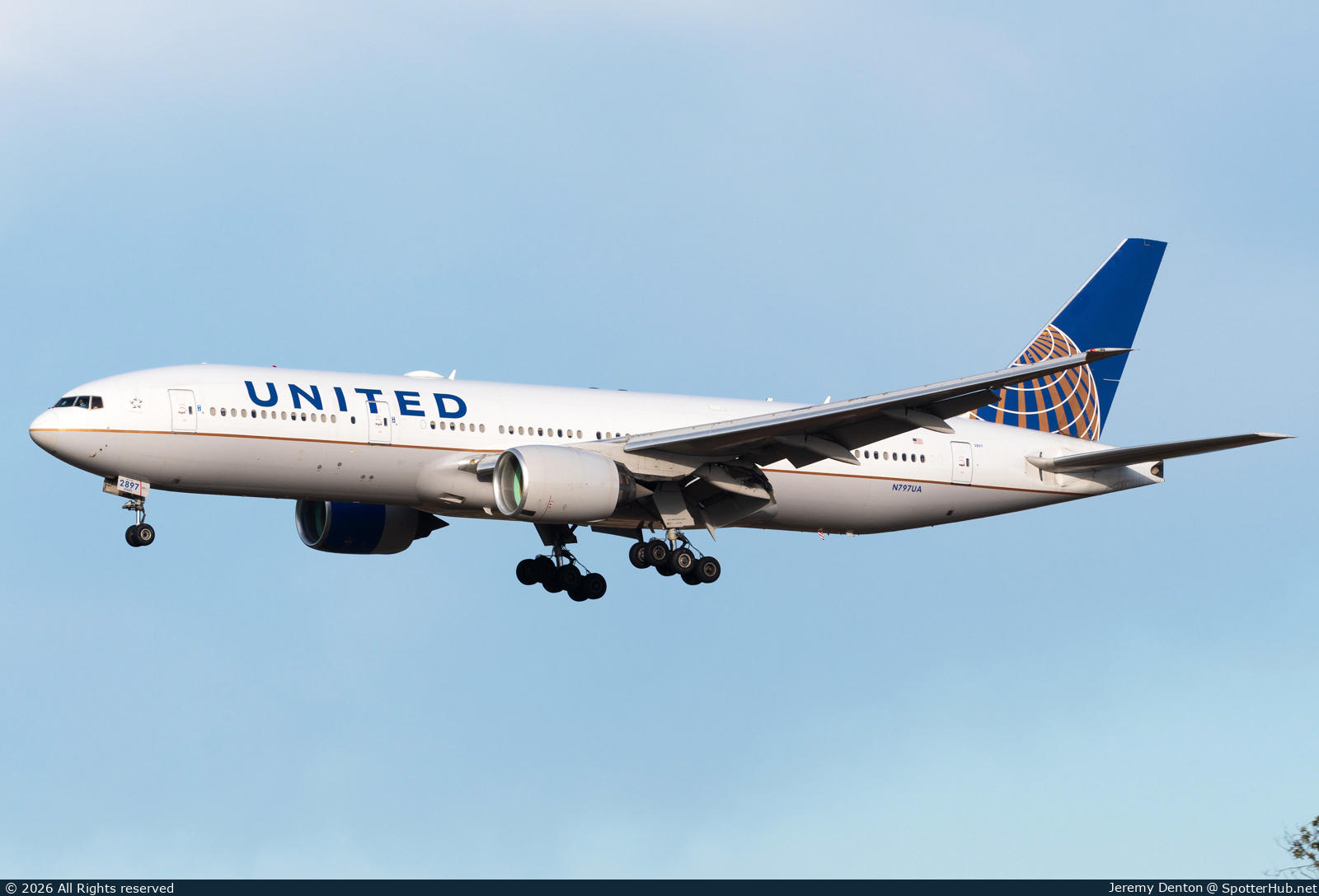 Photo of N797UA - Boeing 777-222(ER) operated by United Airlines