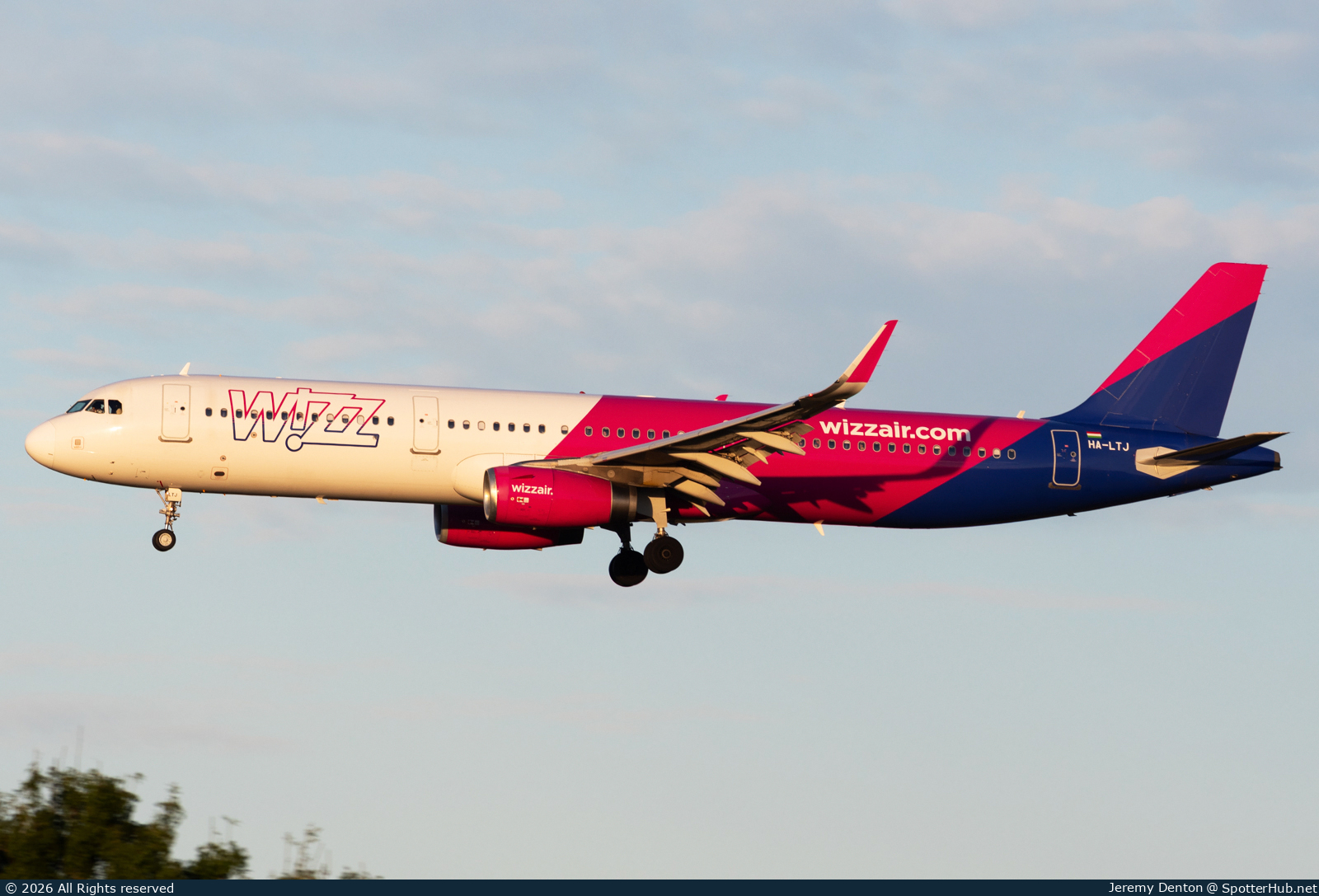 Photo of HA-LTJ - Airbus A321-231 operated by Wizz Air