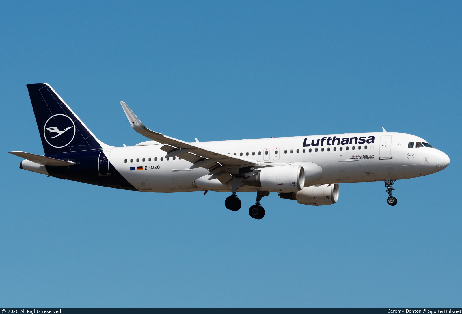 Photo of D-AIZO - Airbus A320-214 operated by Lufthansa