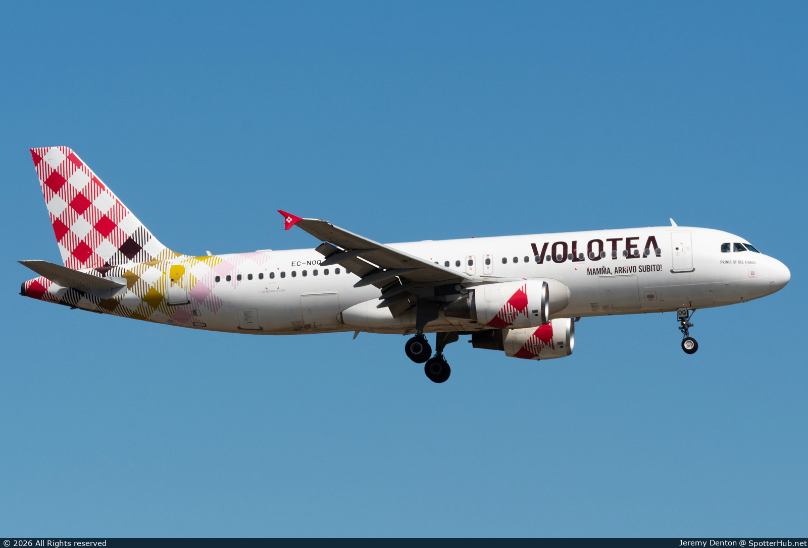 Photo of EC-NOQ - Airbus A320-216 operated by Volotea
