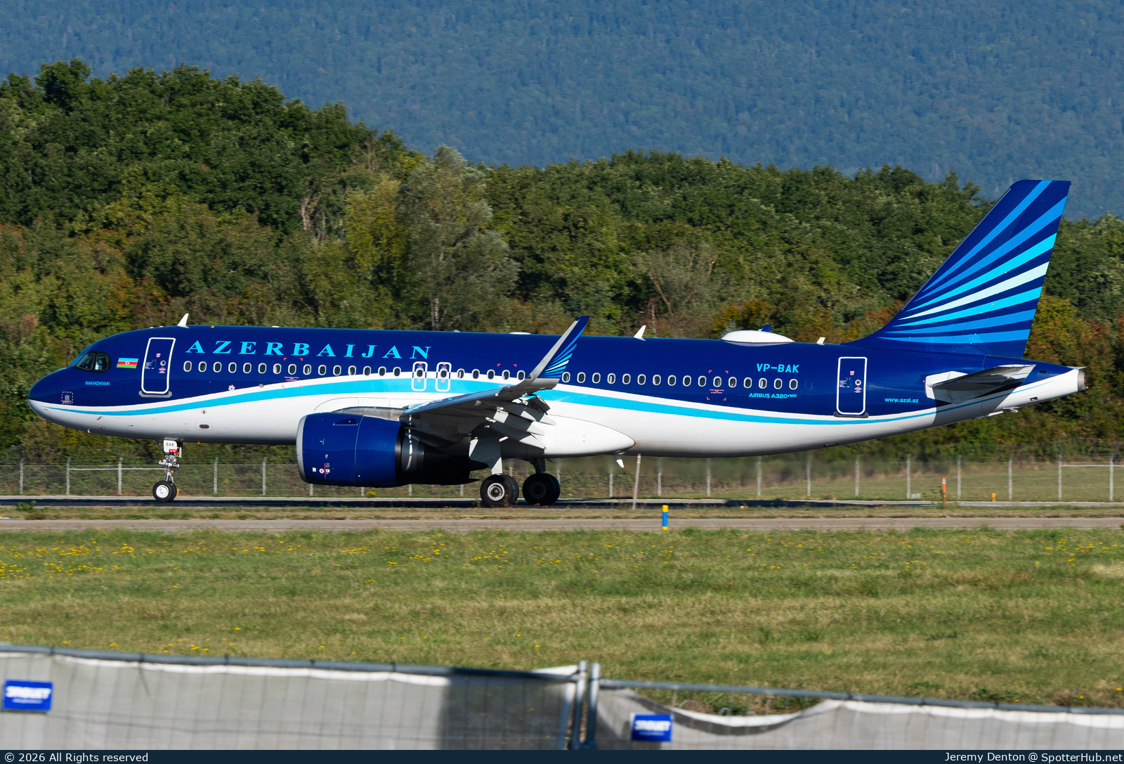 Photo of VP-BAK - Airbus A320-251N operated by Azerbaijan Airlines