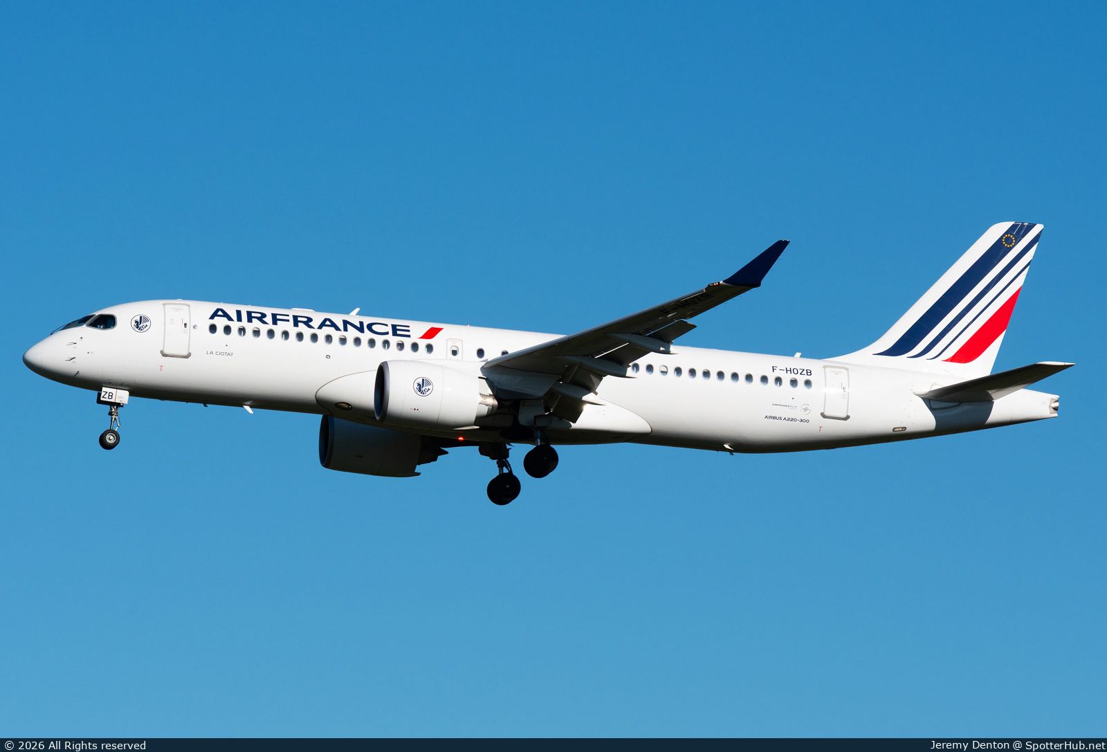 Photo of F-HOZB - Airbus A220-300 operated by Air France
