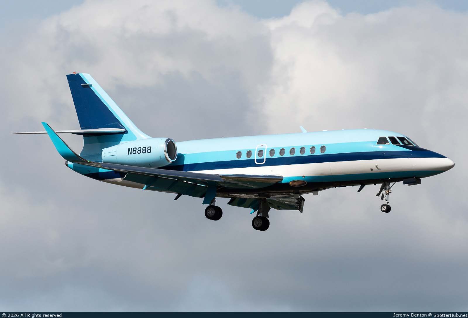 Photo of N8888 - Dassault Falcon 2000LX operated by Circadian Aviation