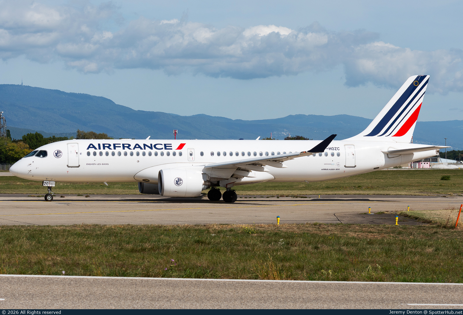Photo of F-HOZC - Airbus A220-300 operated by Air France