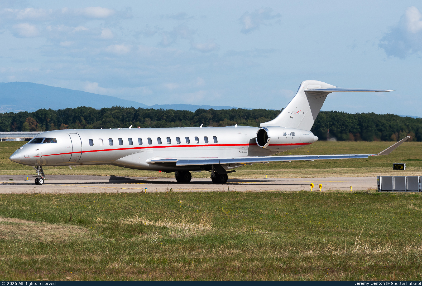 Photo of 9H-VIO - Bombardier Global 7500 operated by VistaJet
