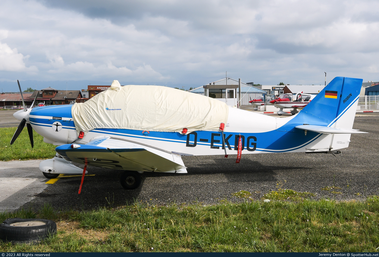 Photo of D-EKDG - Robin DR400/180R Remorqueur operated by Private