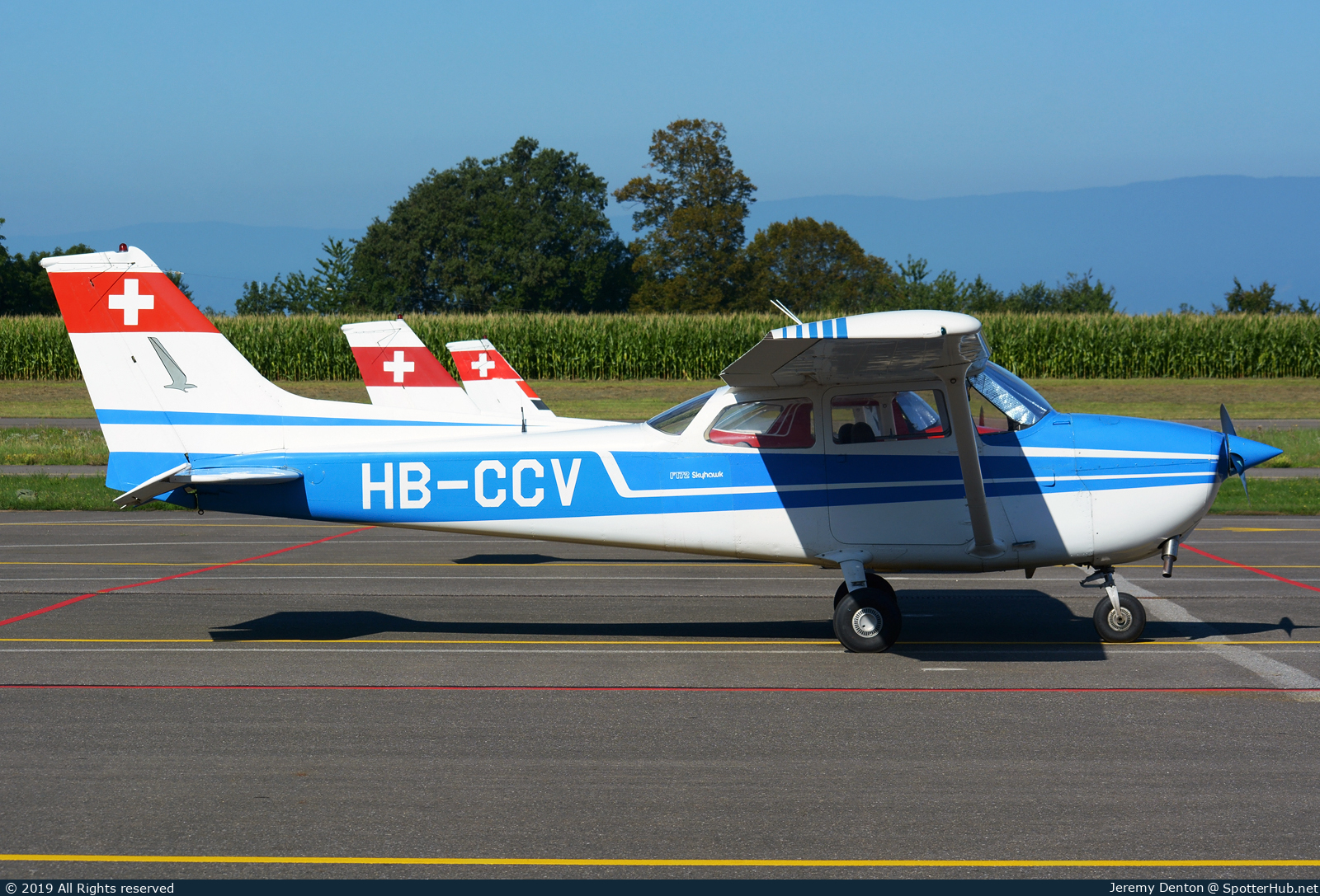 Photo of HB-CCV - Reims-Cessna F172M Skyhawk operated by Aéroformation