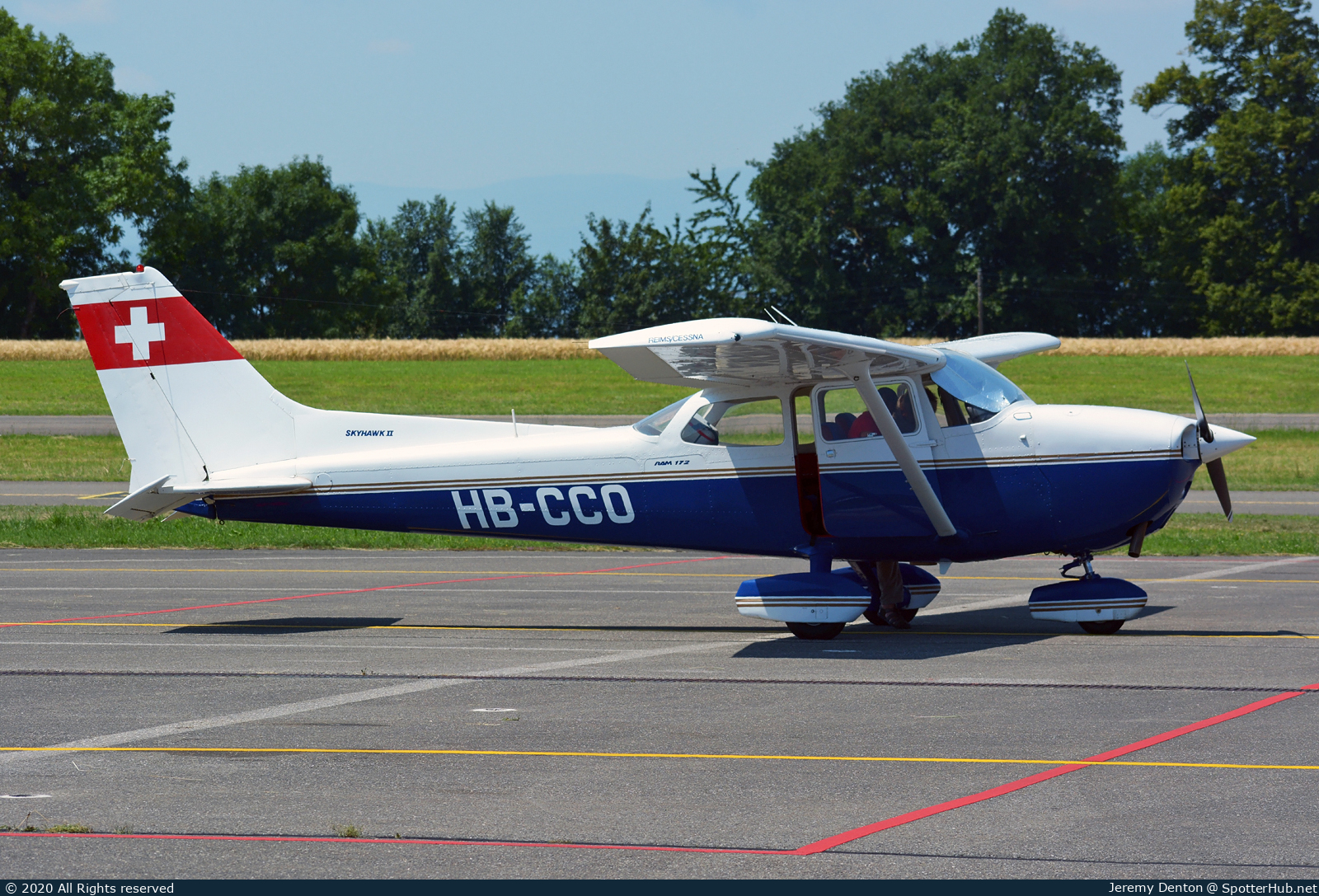 Photo of HB-CCO - Reims-Cessna F172N Skyhawk II operated by Private