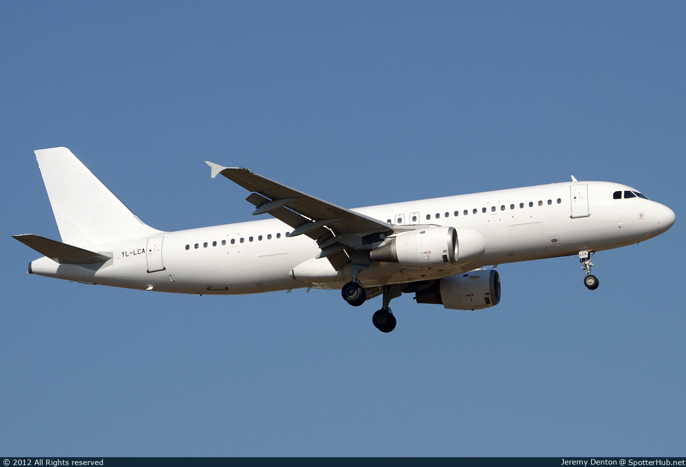 Photo of YL-LCA - Airbus A320-211 operated by SmartLynx Airlines