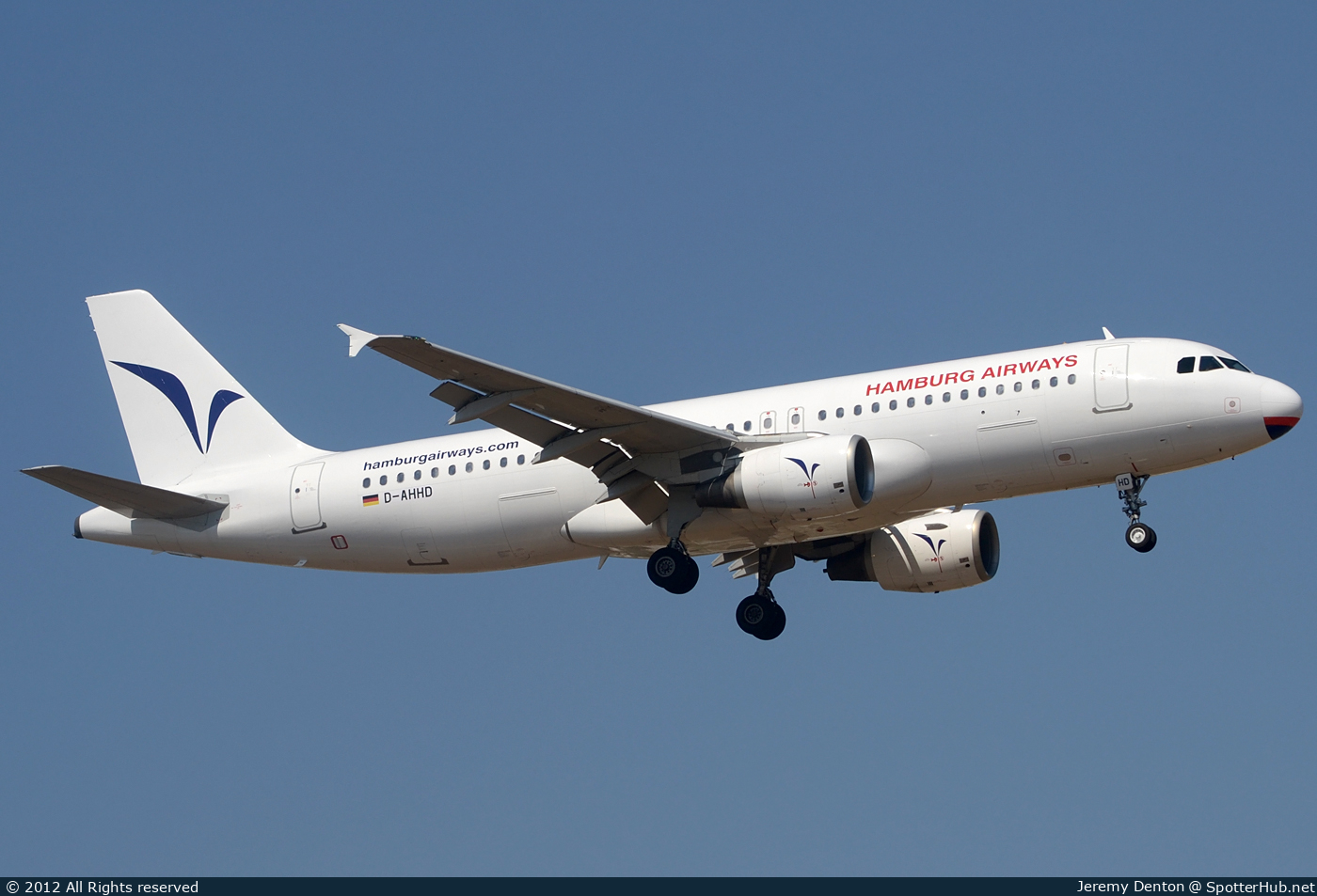 Photo of D-AHHD - Airbus A320-214 operated by Hamburg Airways