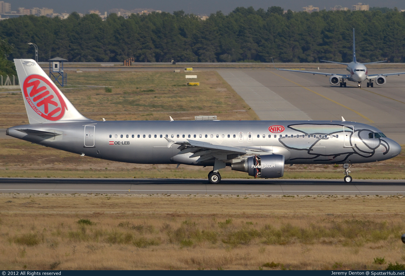 Photo of OE-LEB - Airbus A320-214 operated by Niki